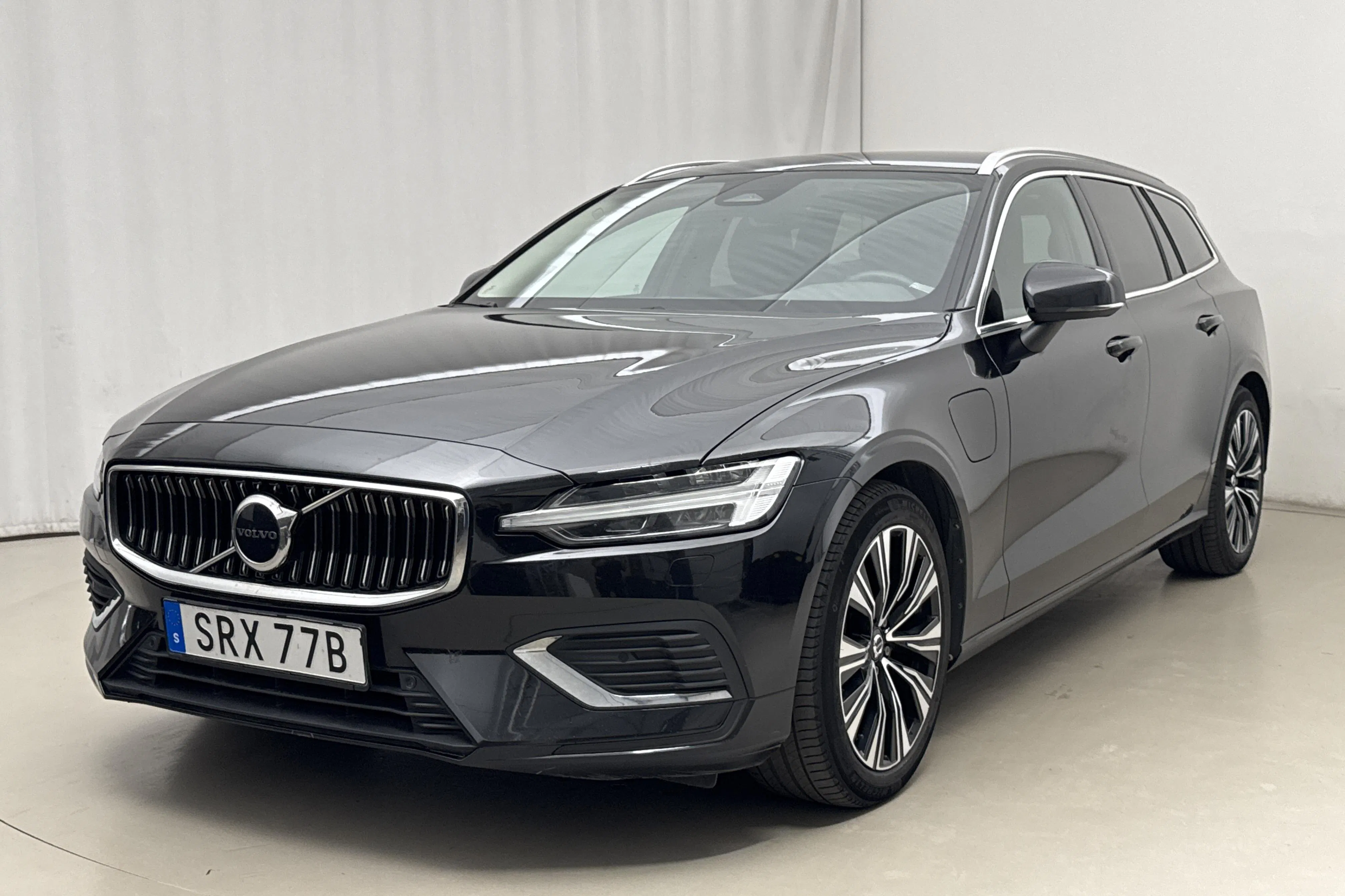 Presentation photo 1 of 22: Volvo V60 T6 AWD Recharge (350hk) - 111 200 km - Automatic - black - 2024