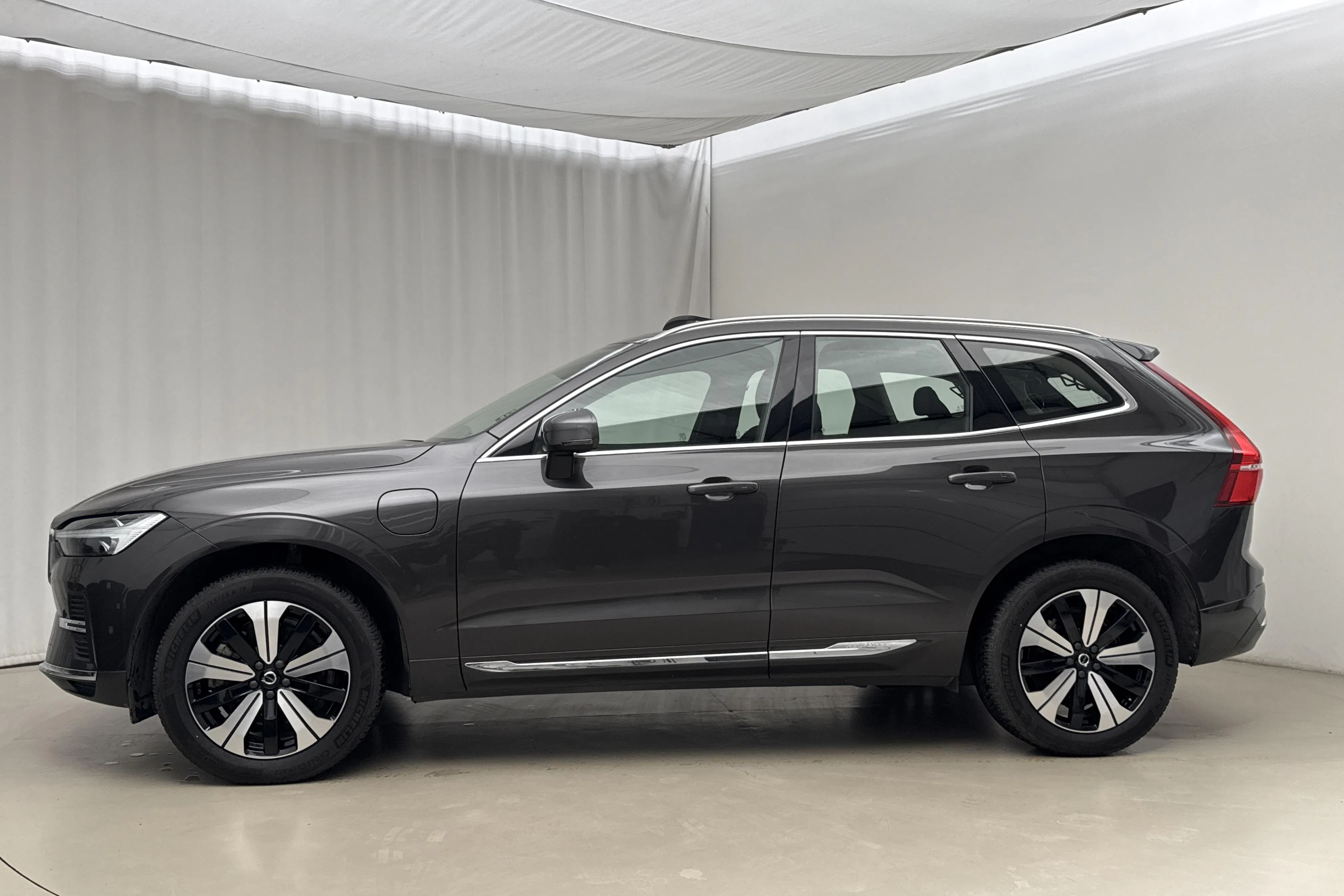 Presentation photo 2 of 24: Volvo XC60 T6 AWD Recharge (350hk) - 112 320 km - Automatic - gray - 2023