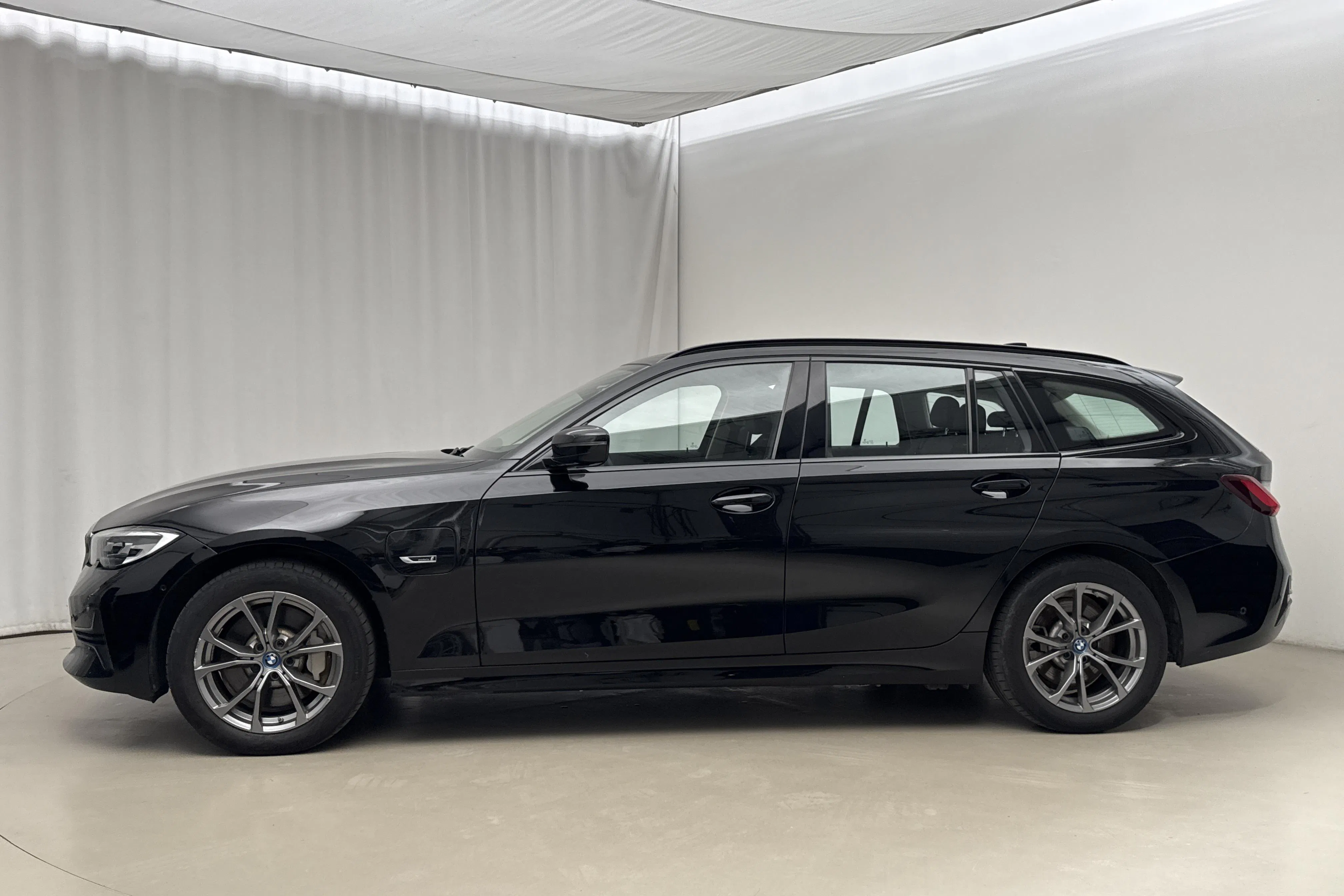 Presentation photo 2 of 22: BMW 330e xDrive Touring, G21 (292hk) - 43 400 km - Automatic - black - 2022