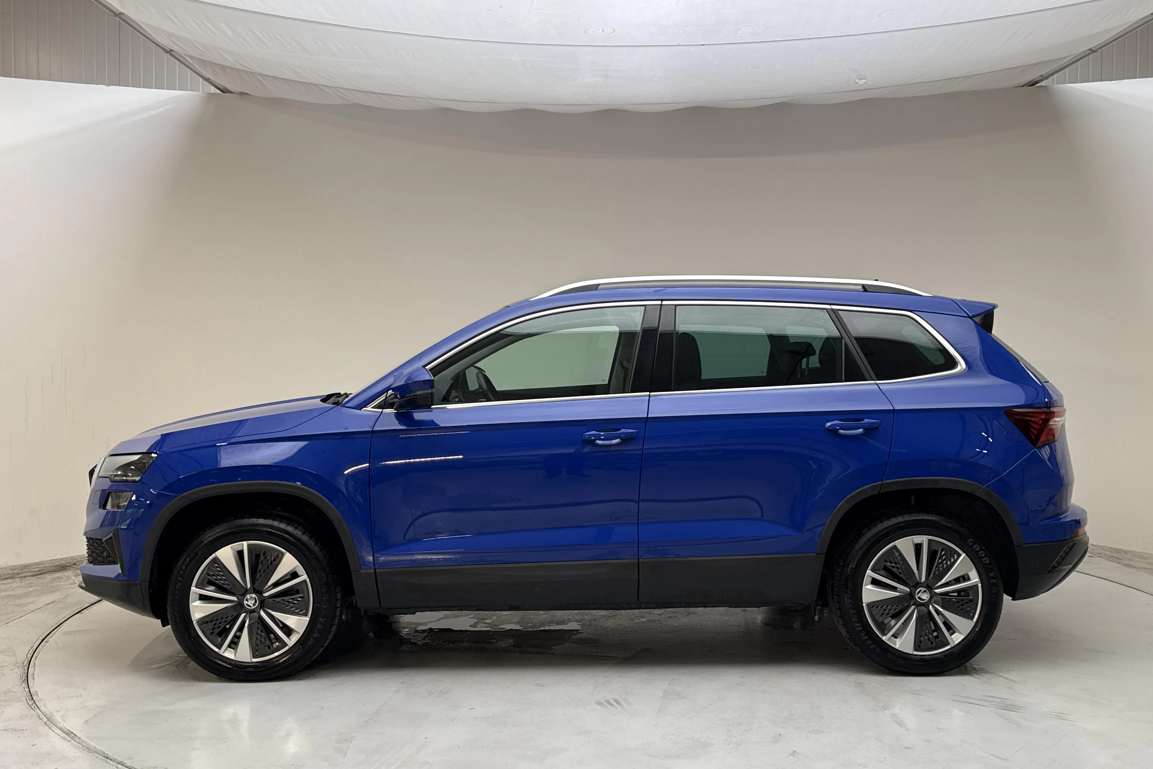 Presentationsfoto 2 av 16: Skoda Karoq 1.5 TSI (150hk) - 8 216 mil - Automat - blå - 2023