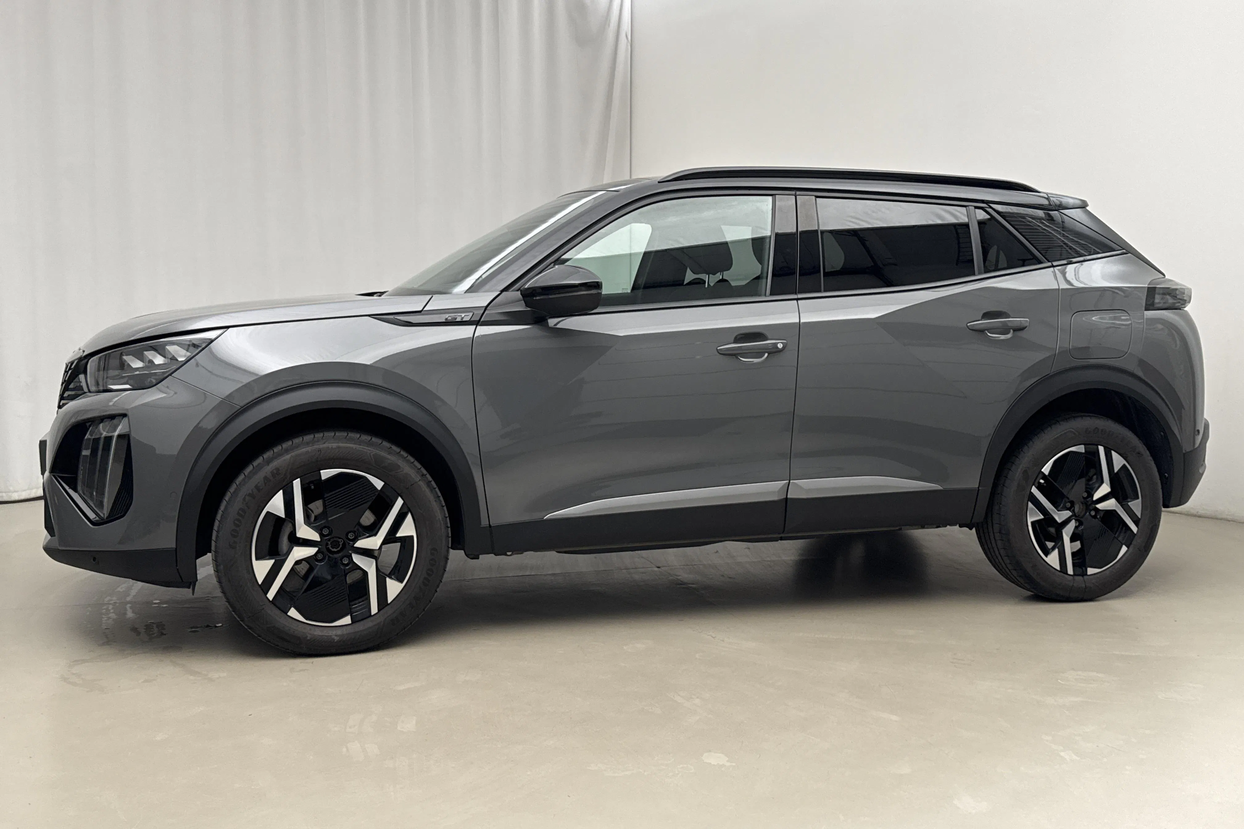 Presentationsfoto 2 av 19: Peugeot 2008 1.2 PureTech (130hk) - 3 156 mil - Automat - grå - 2024