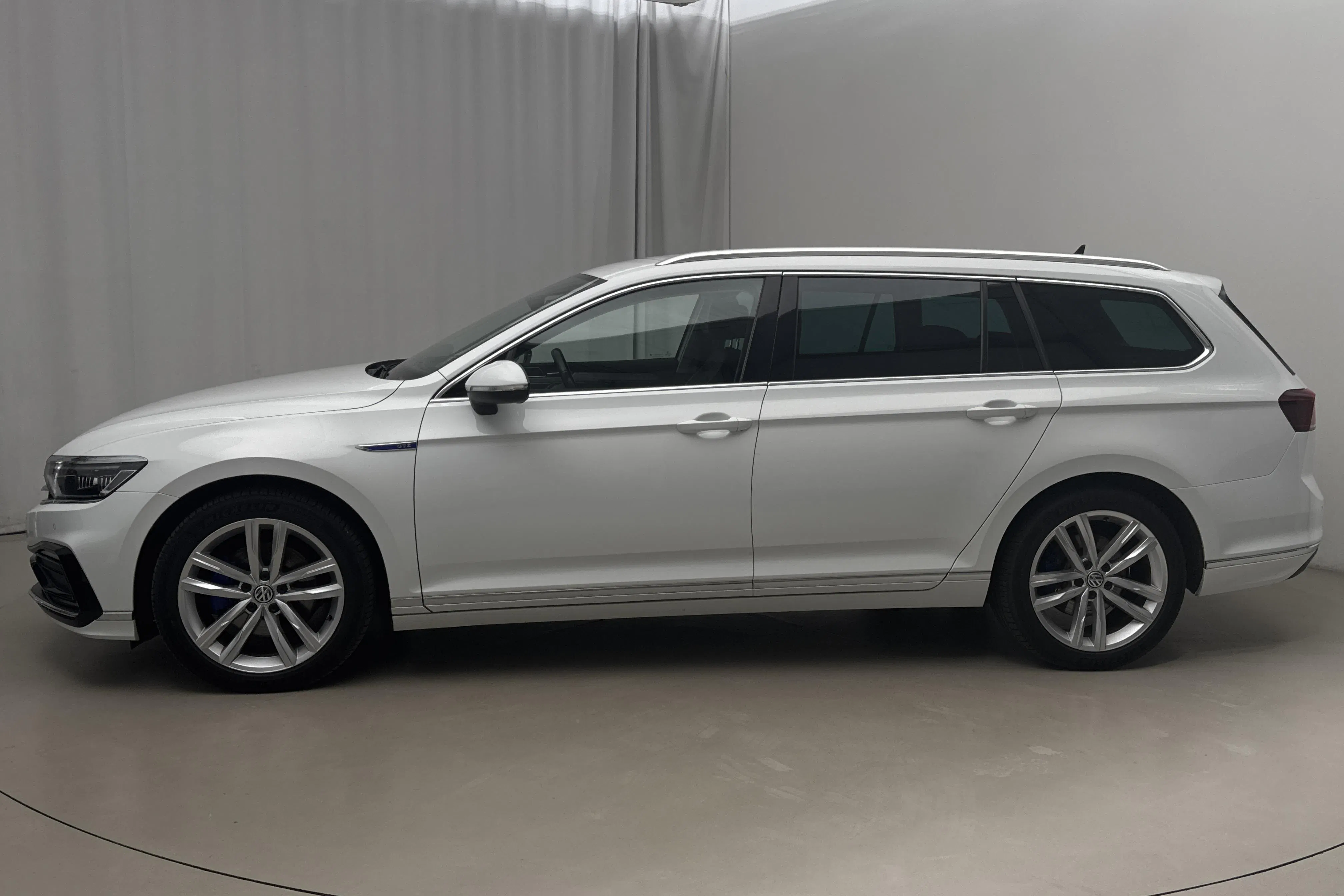 Presentation photo 2 of 17: VW Passat 1.4 GTE Sportscombi (218hk) - 111 570 km - Automatic - white - 2021
