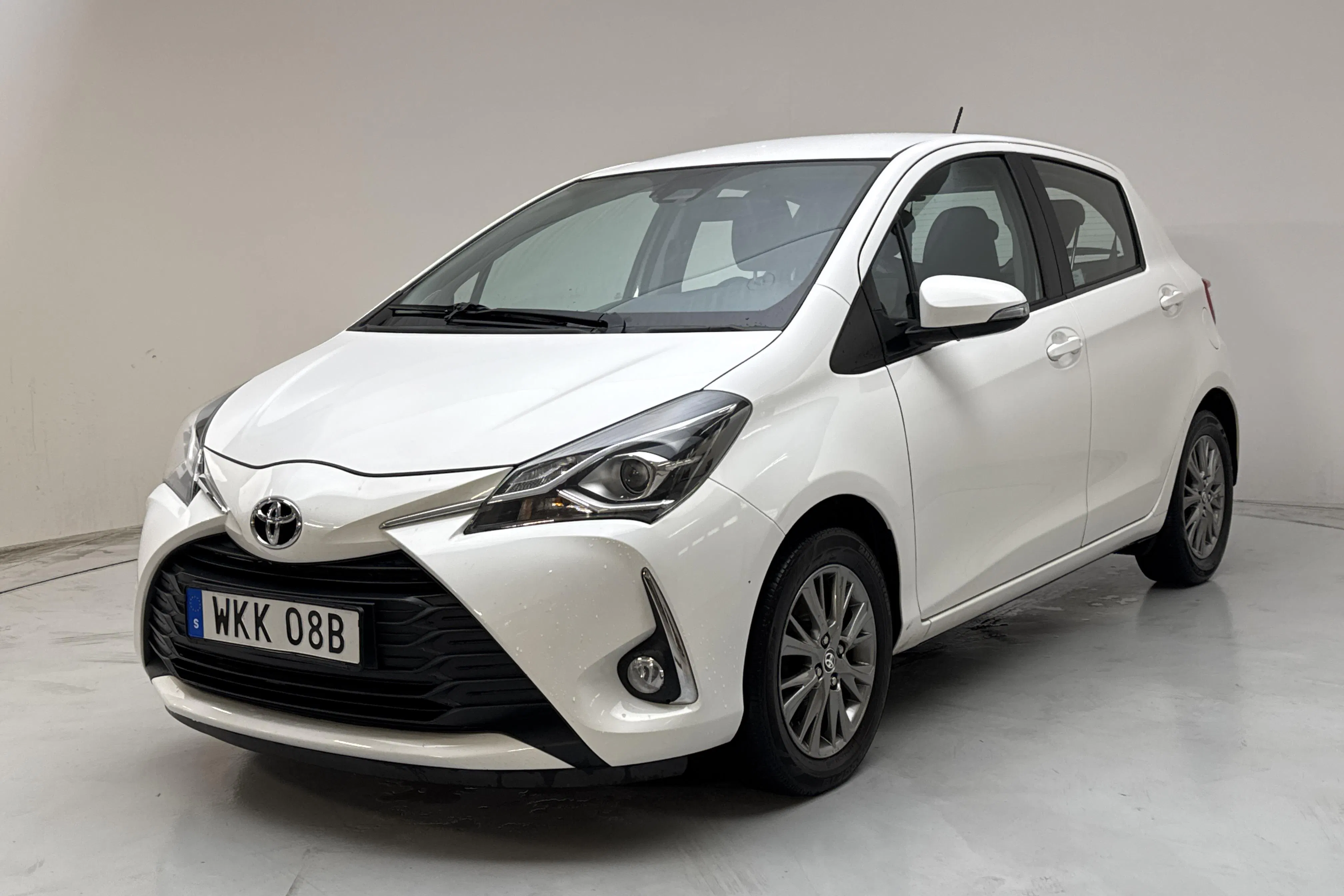 Presentation photo 1 of 13: Toyota Yaris 1.5 5dr (111hk) - 63 970 km - Automatic - white - 2019