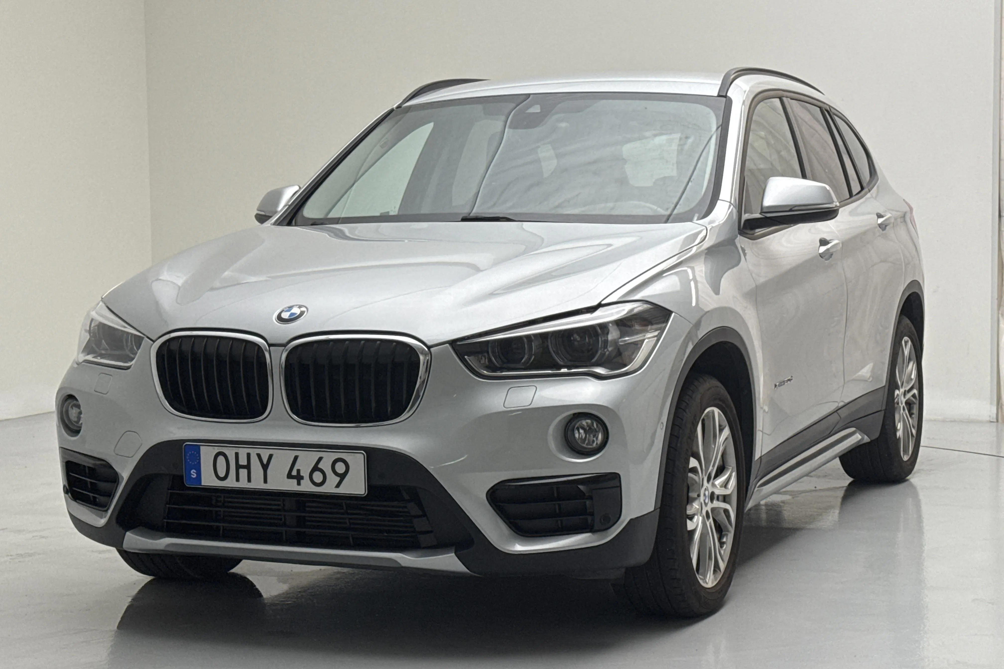 Presentationsfoto 1 av 14: BMW X1 xDrive20d, F48 (190hk) - 11 138 mil - Automat - silver - 2017