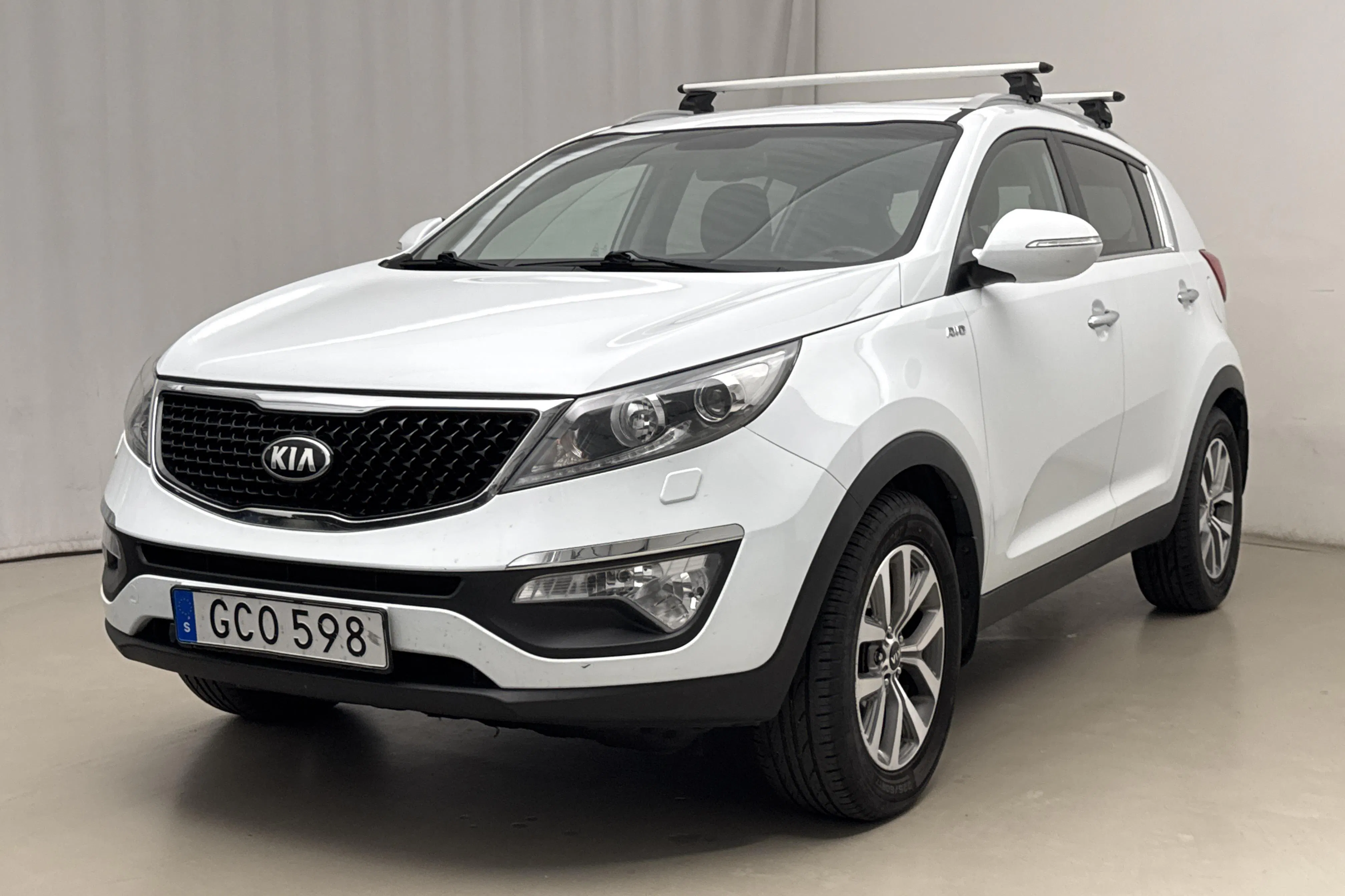 Presentationsfoto 1 av 16: KIA Sportage 2.0 CRDi AWD (184hk) - 15 455 mil - Automat - vit - 2015