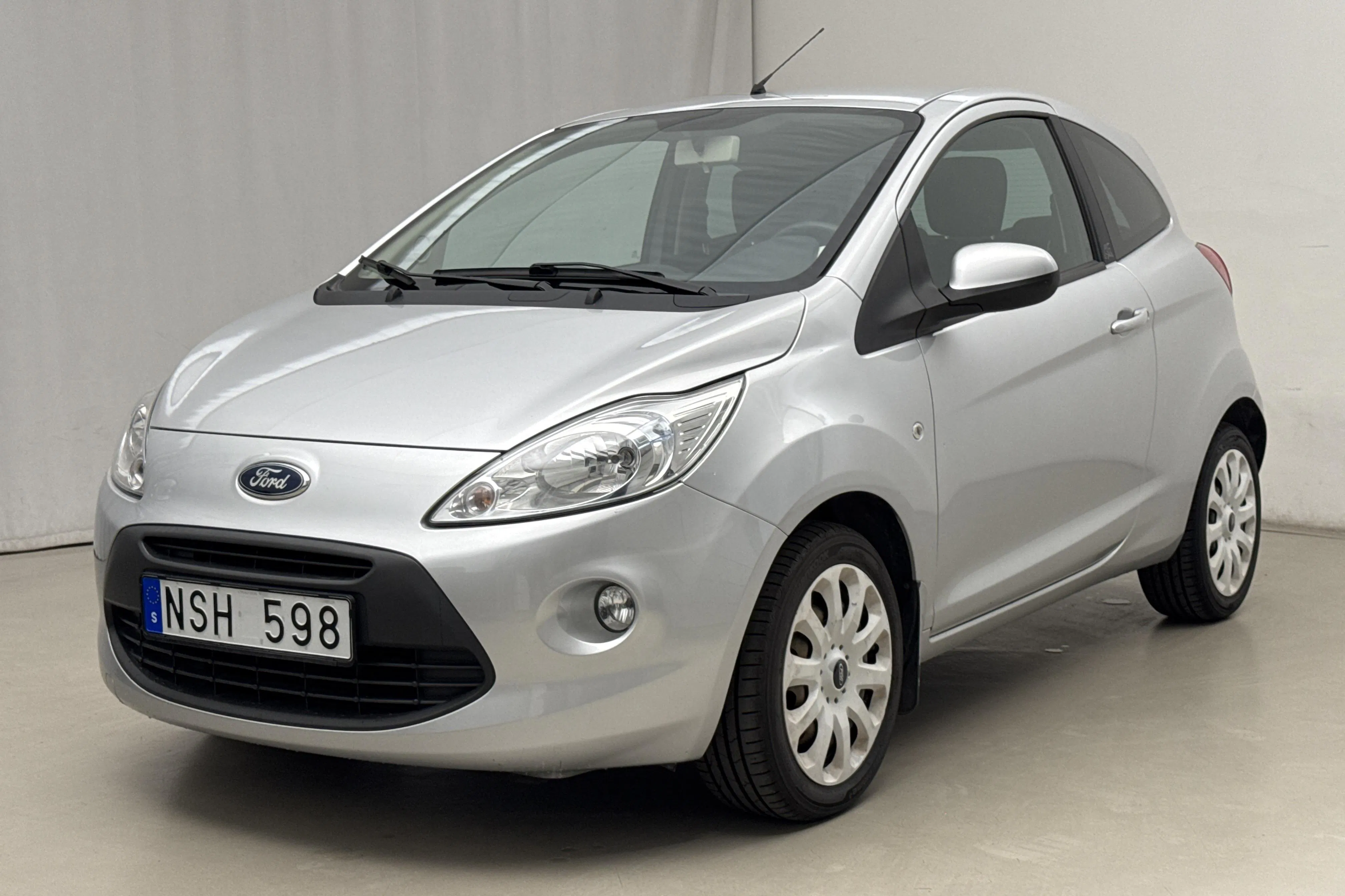 Presentationsfoto 1 av 15: Ford KA 1.2 (69hk) - 4 262 mil - Manuell - grå - 2010