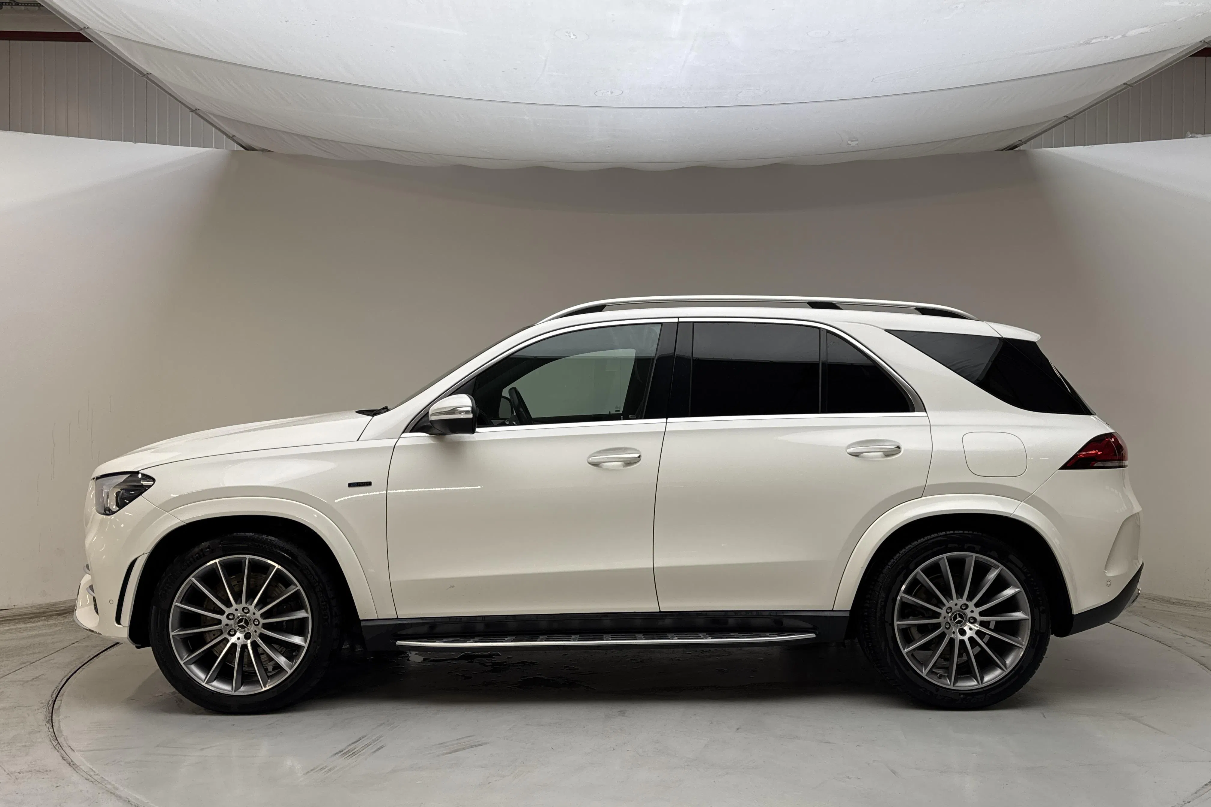 Presentationsfoto 2 av 18: Mercedes GLE 350 de 4MATIC V167 (306hk) - 12 835 mil - Automat - vit - 2022