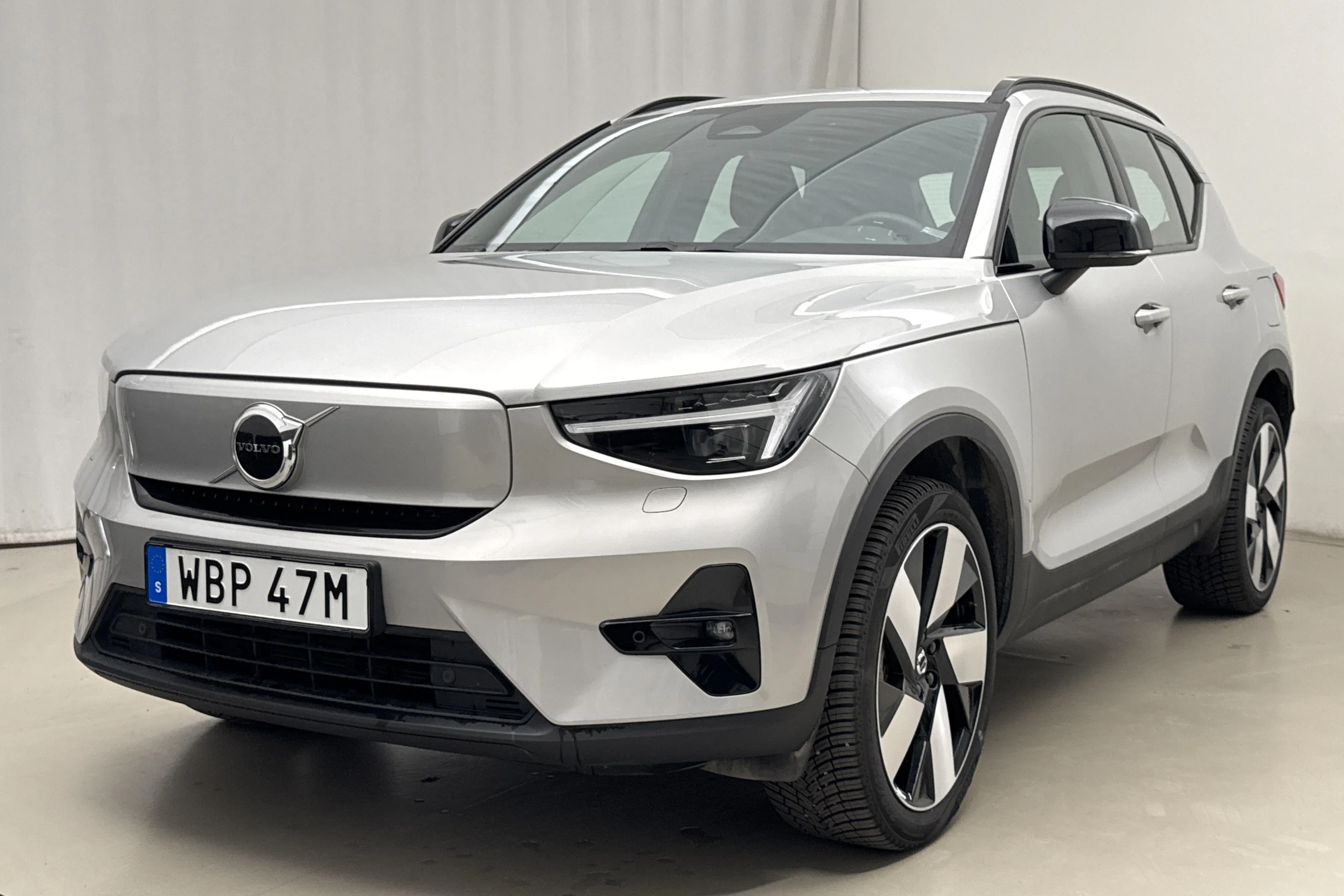 Presentation photo 1 of 22: Volvo XC40 Recharge Extended Range (252hk) - 16 510 km - Automatic - silver - 2024