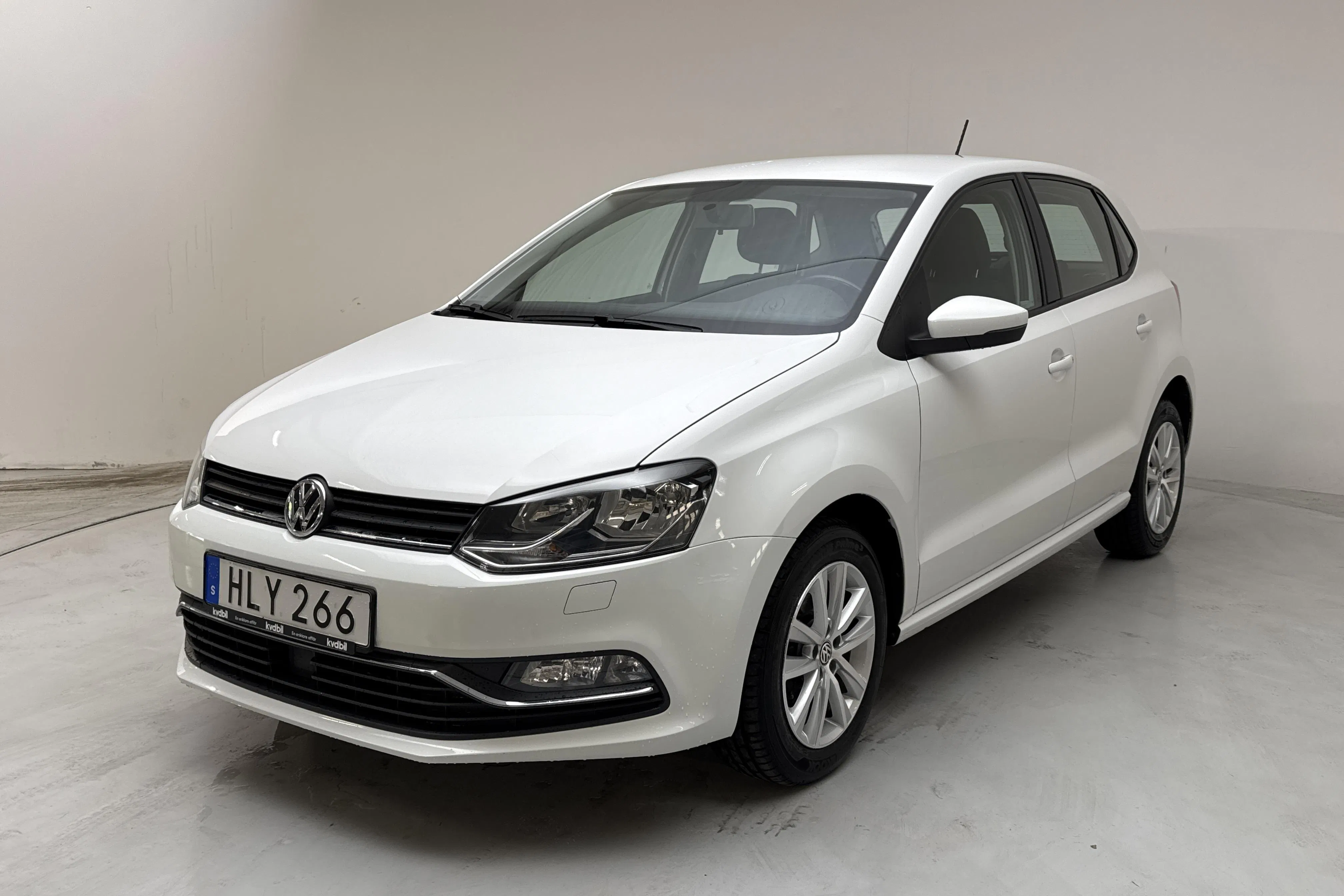 Presentationsfoto 1 av 12: VW Polo 1.2 TSI 5dr (90hk) - 5 846 mil - Manuell - vit - 2017