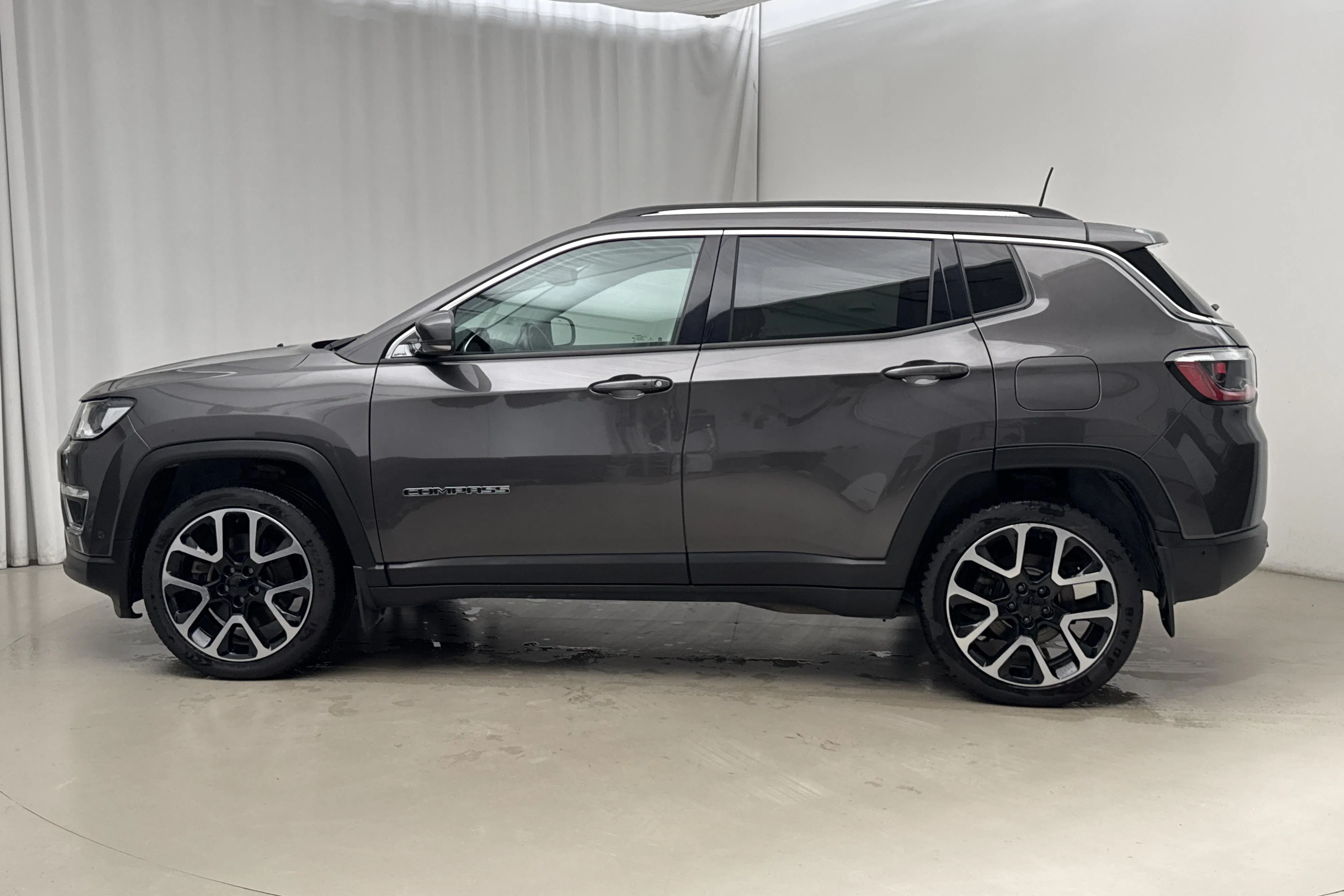 Presentation photo 2 of 20: Jeep Compass 1.3 PHEV 4WD (190hk) - 82 210 km - Automatic - gray - 2020