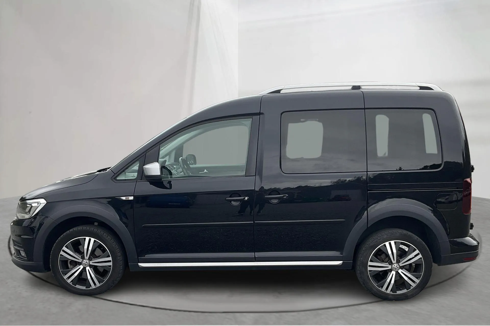 Presentation photo 2 of 11: VW Caddy Life 2.0 TDI 4MOTION (150hk) - 111 280 km - Automatic - black - 2016