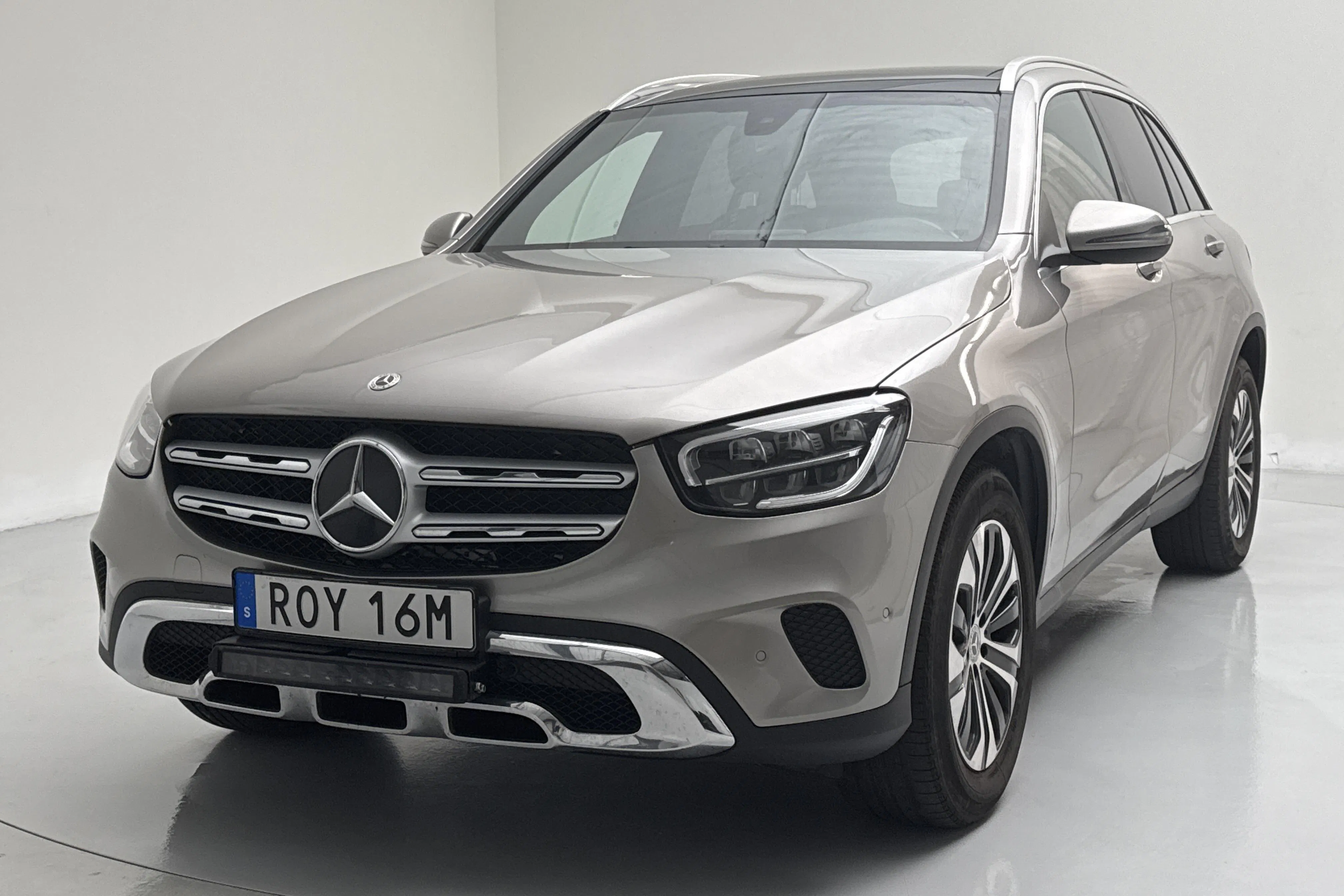 Presentationsfoto 1 av 18: Mercedes GLC 220 d 4MATIC X253 (194hk) - 10 125 mil - Automat - silver - 2022