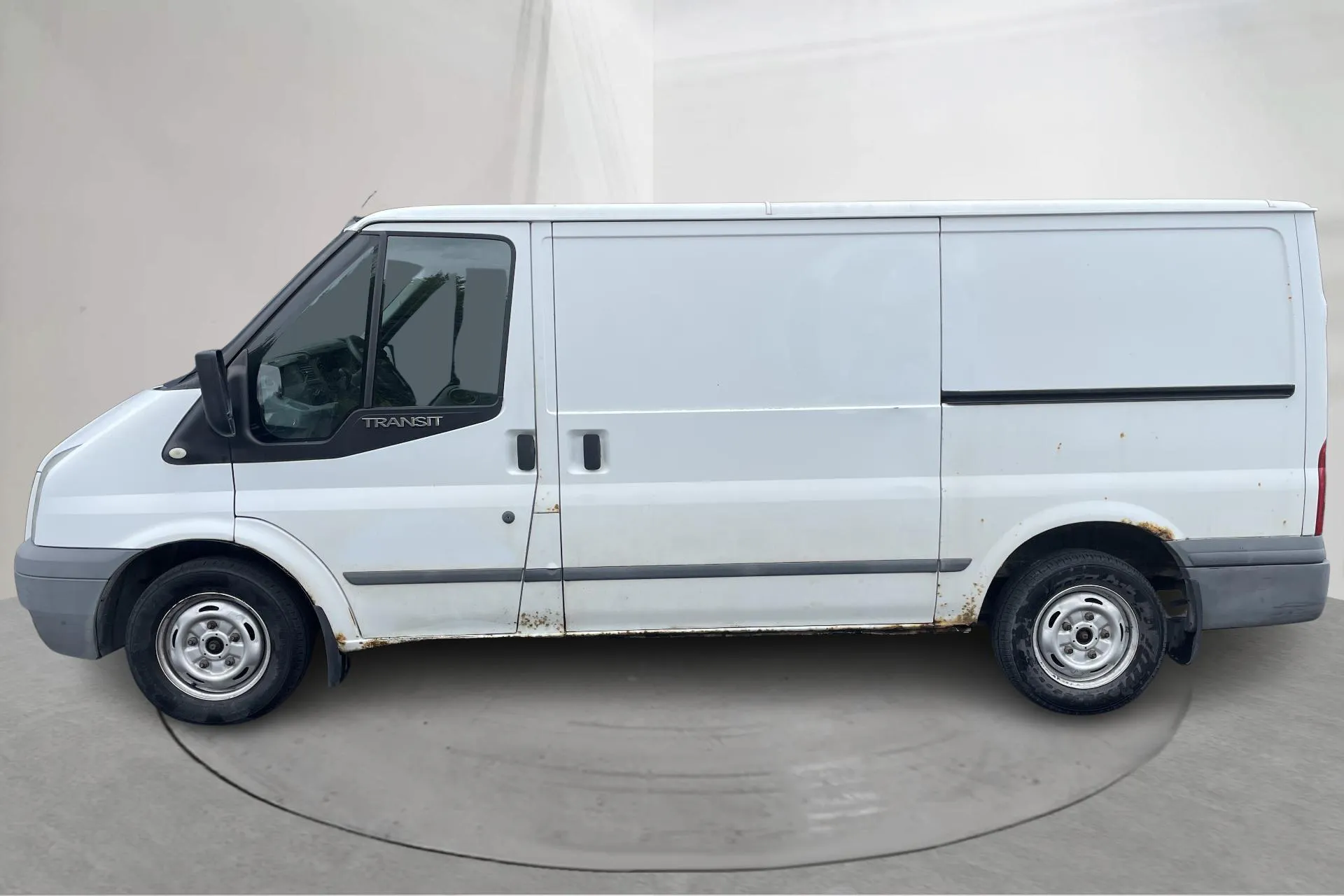 Presentationsfoto 2 av 14: Ford Transit 300 2.2 TDCi Skåp (115hk) - 18 967 mil - Manuell - vit - 2011