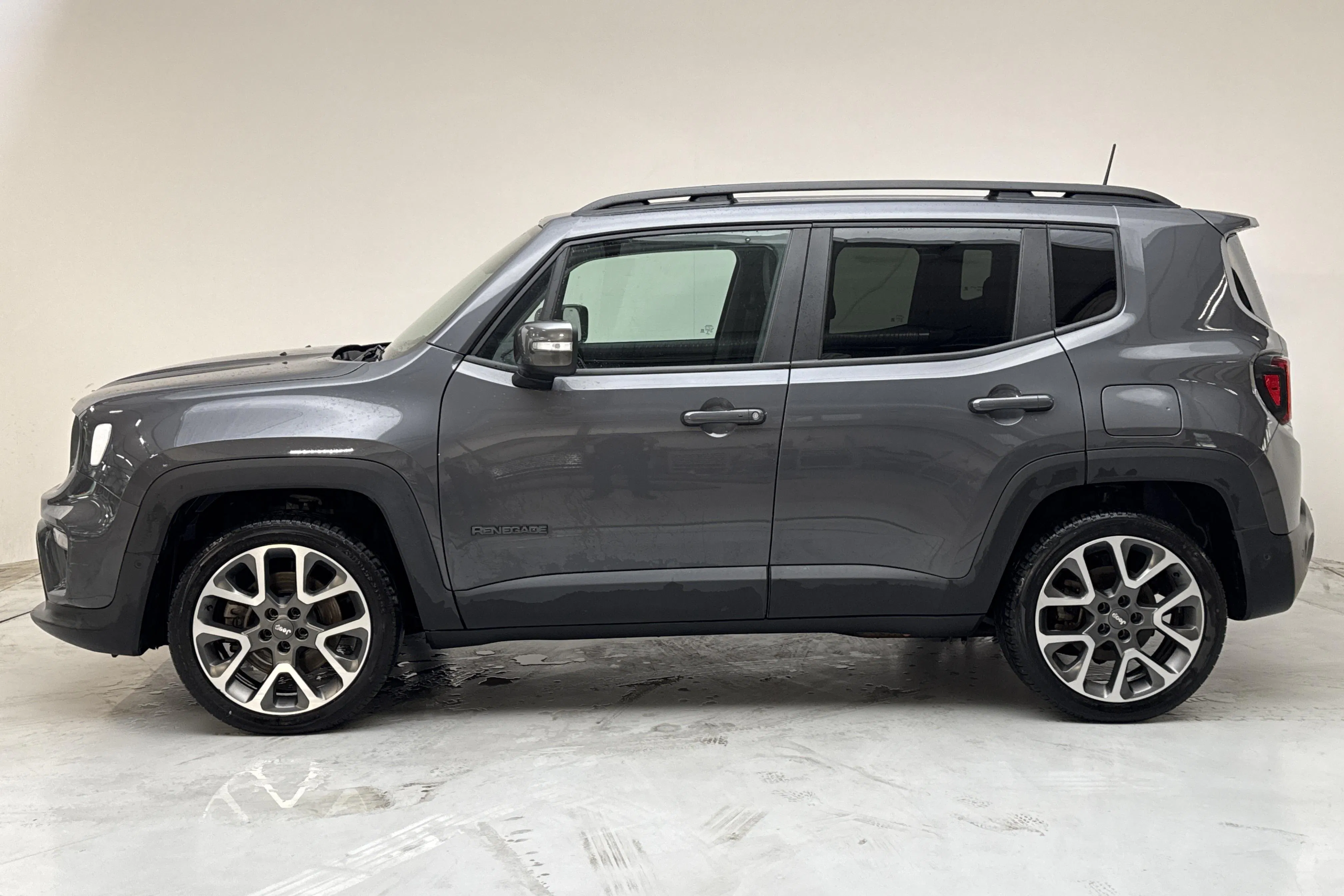 Presentation photo 2 of 16: Jeep Renegade 1.3 PHEV 4WD (240hk) - 46 010 km - Automatic - gray - 2022