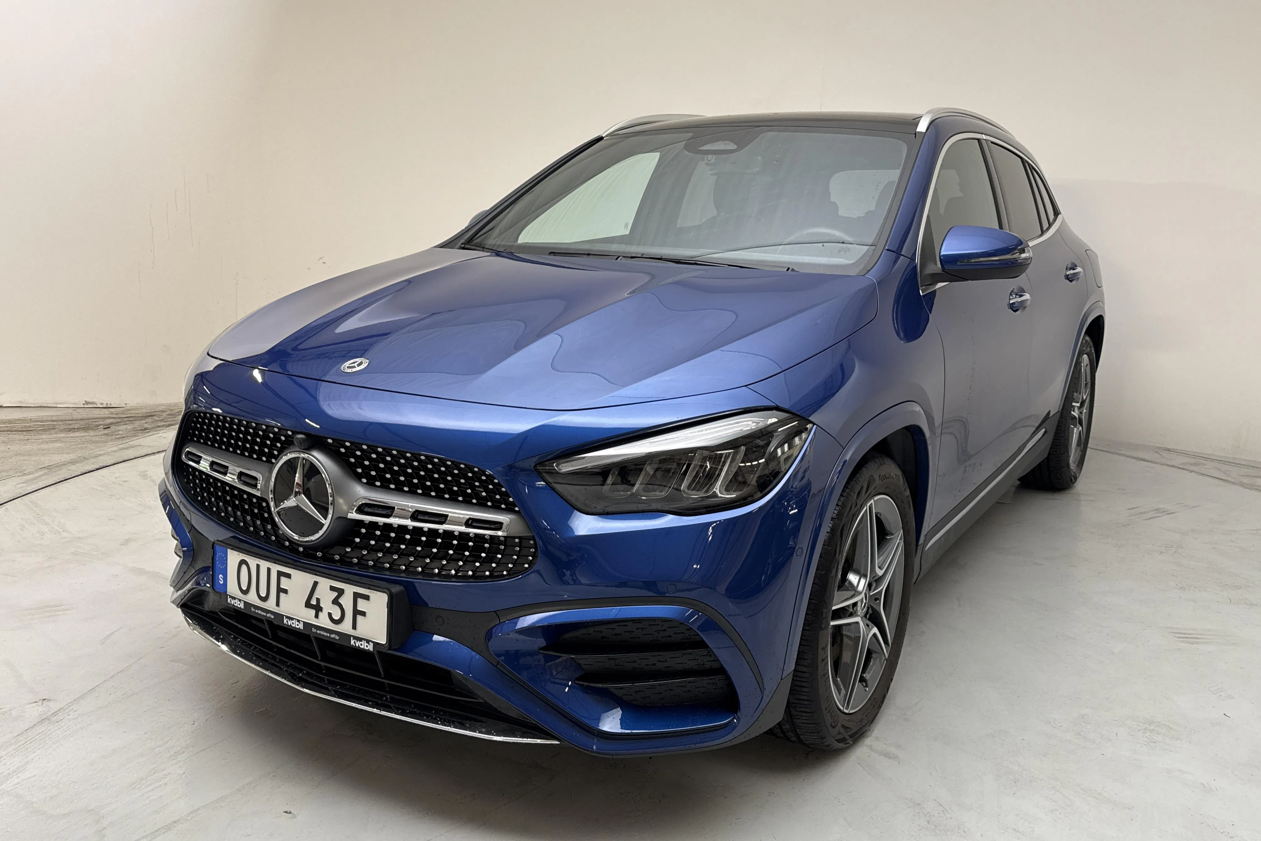 Presentation photo 1 of 17: Mercedes GLA 200 H247 (163hk) - 35 970 km - Automatic - blue - 2024