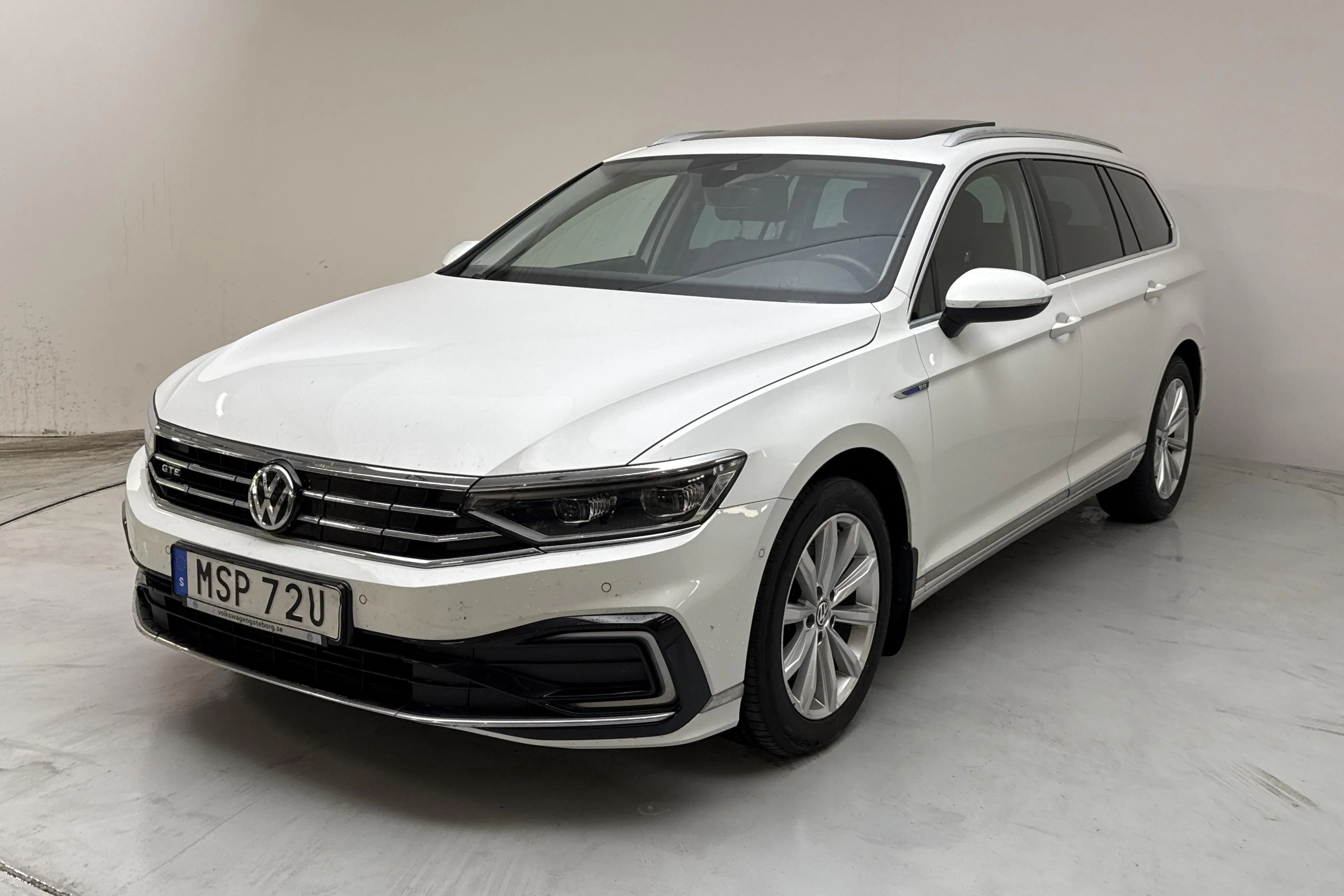 Presentation photo 1 of 18: VW Passat 1.4 GTE Sportscombi (218hk) - 109 750 km - Automatic - white - 2020