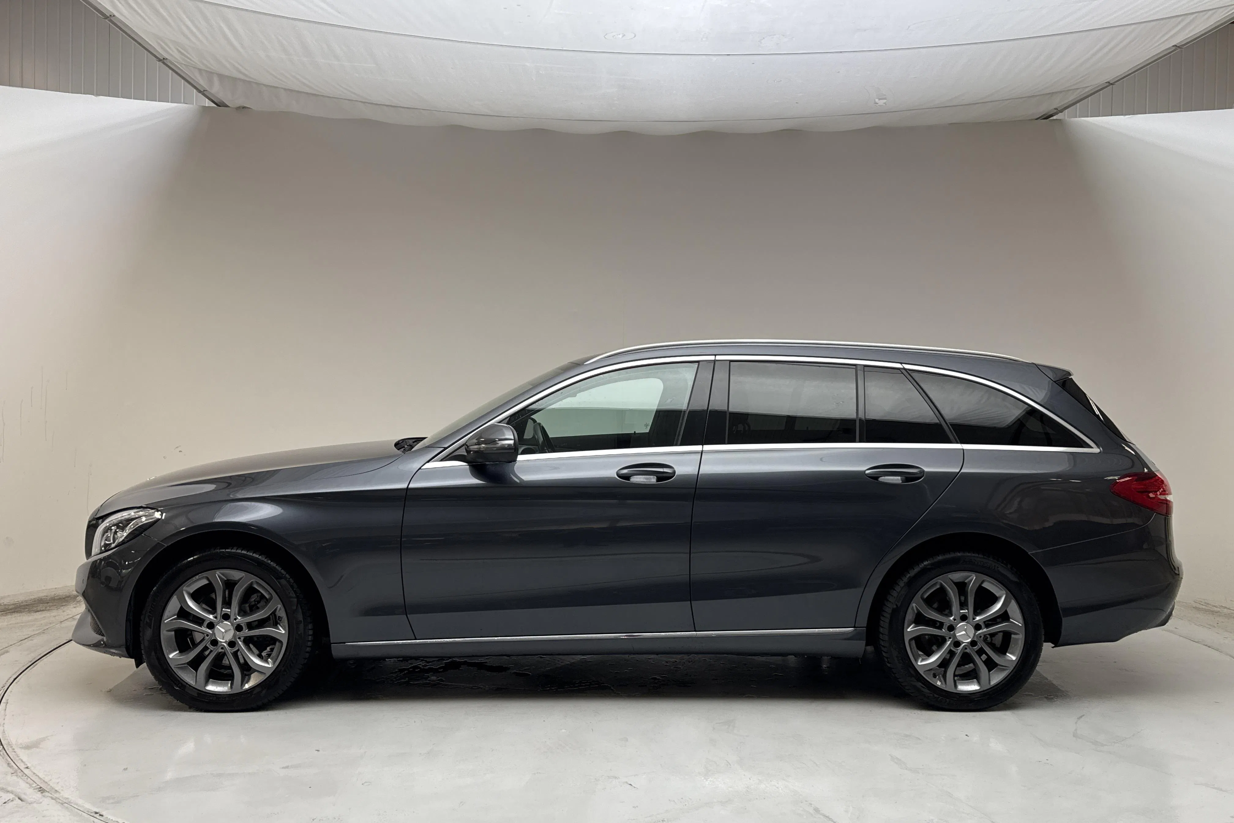 Presentationsfoto 2 av 14: Mercedes C 220 d 4MATIC Kombi S205 (170hk) - 8 368 mil - Automat - grå - 2016