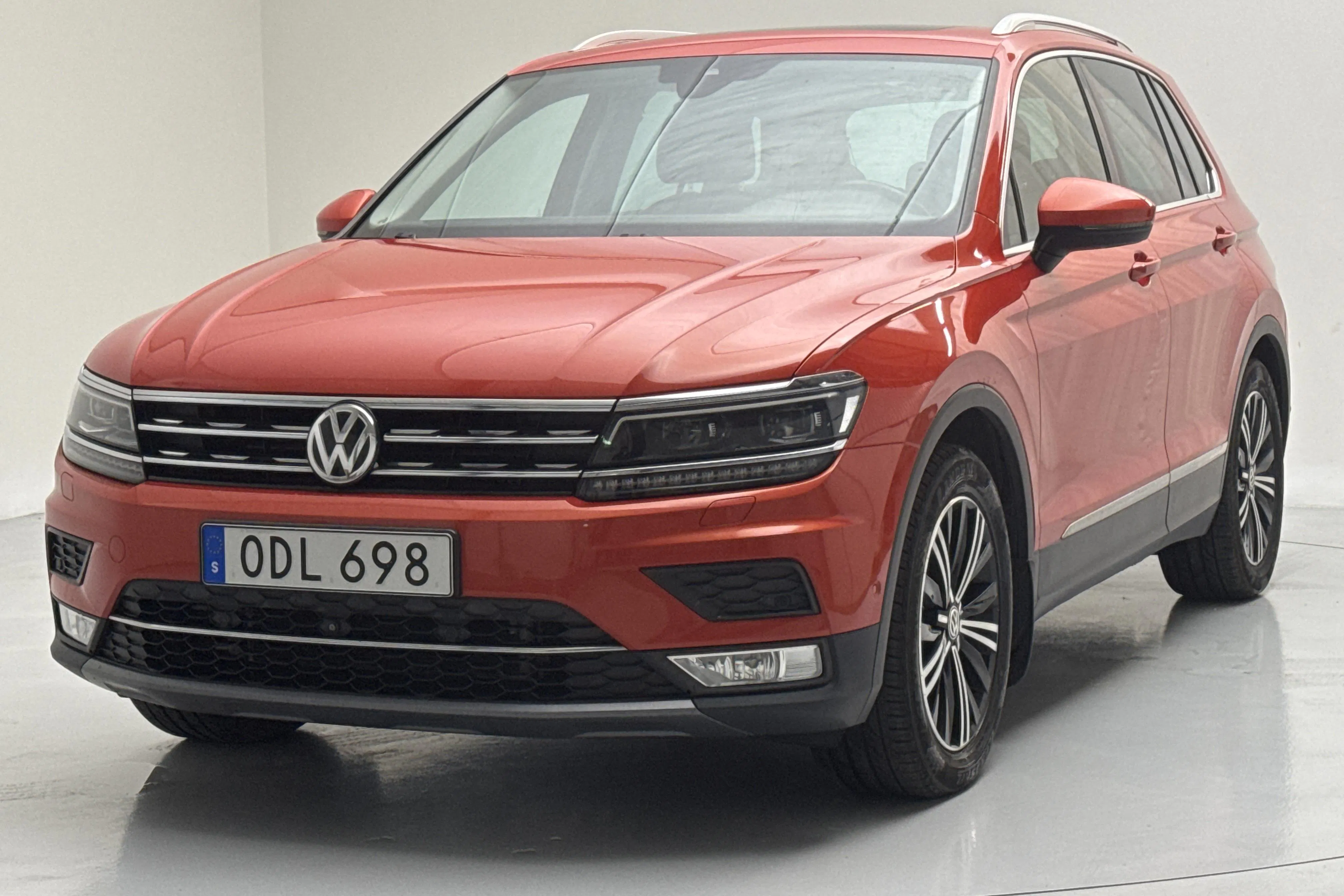Presentationsfoto 1 av 18: VW Tiguan 2.0 TDI 4MOTION (190hk) - 17 830 mil - Automat - orange - 2017