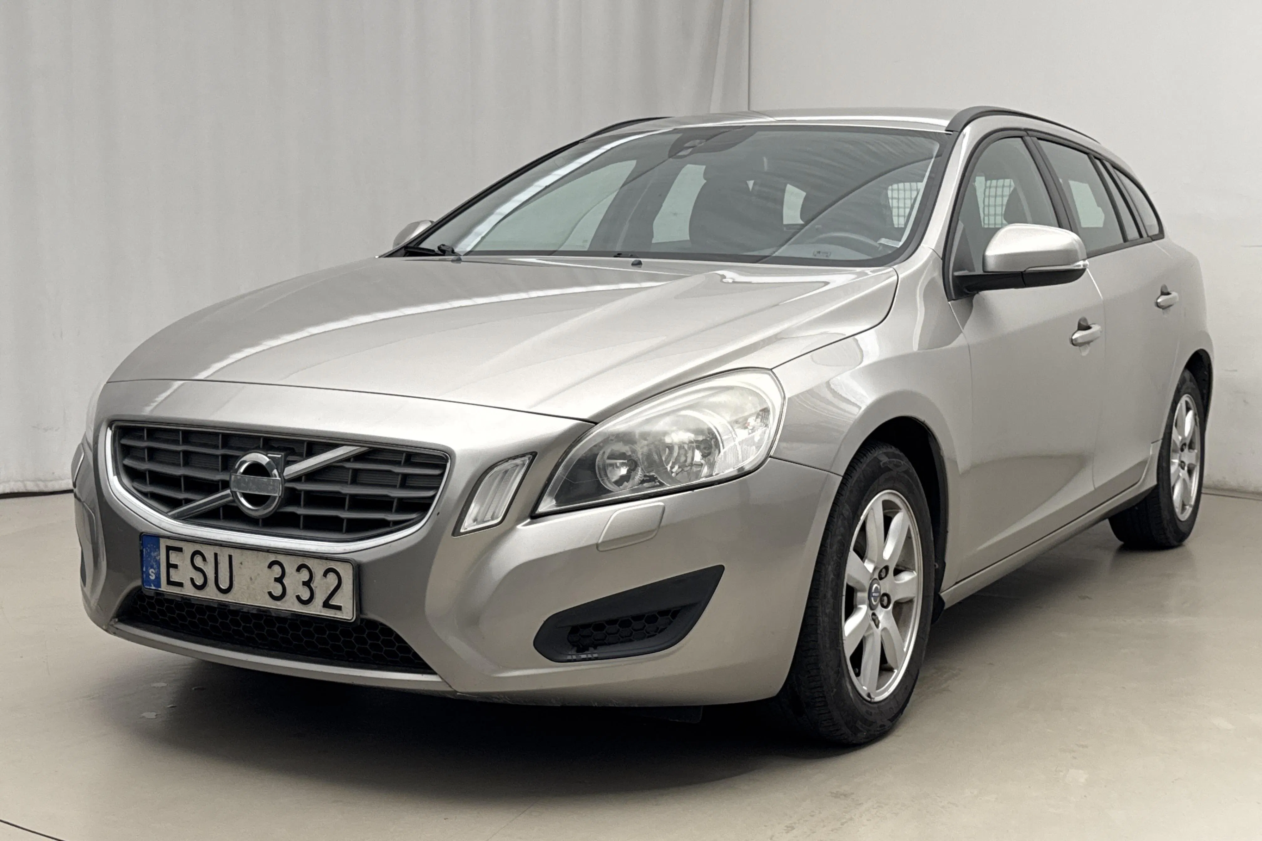 Presentation photo 1 of 15: Volvo V60 1.6D DRIVe (115hk) - 152 190 km - Manual - light brown - 2012