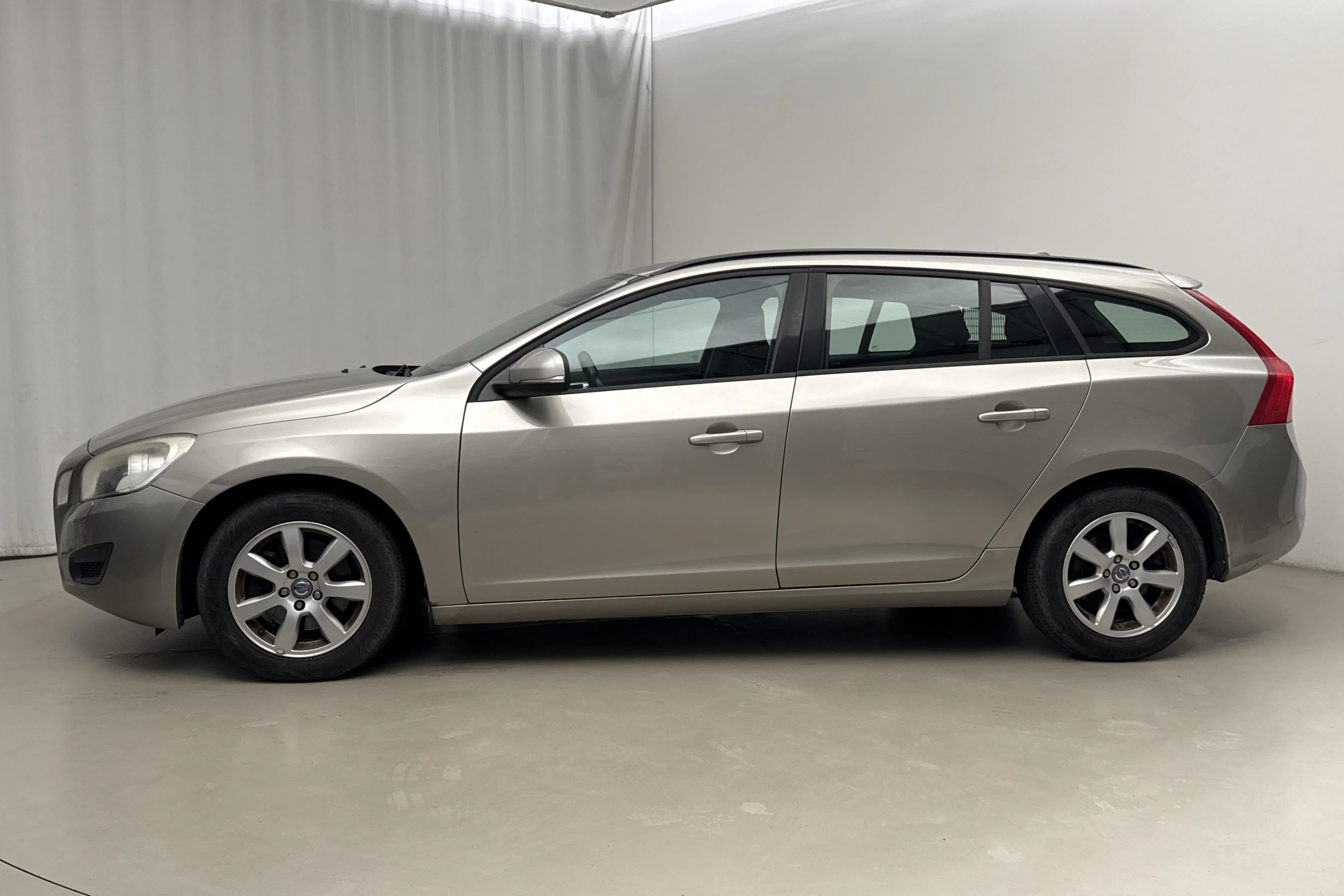 Presentation photo 2 of 15: Volvo V60 1.6D DRIVe (115hk) - 152 190 km - Manual - light brown - 2012