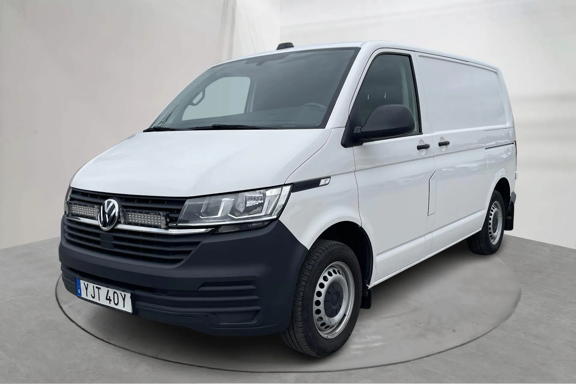 Presentationsfoto 1 av 20: VW Transporter T6.1 2.0 TDI BMT Skåp (150hk) - 15 777 mil - Automat - vit - 2020