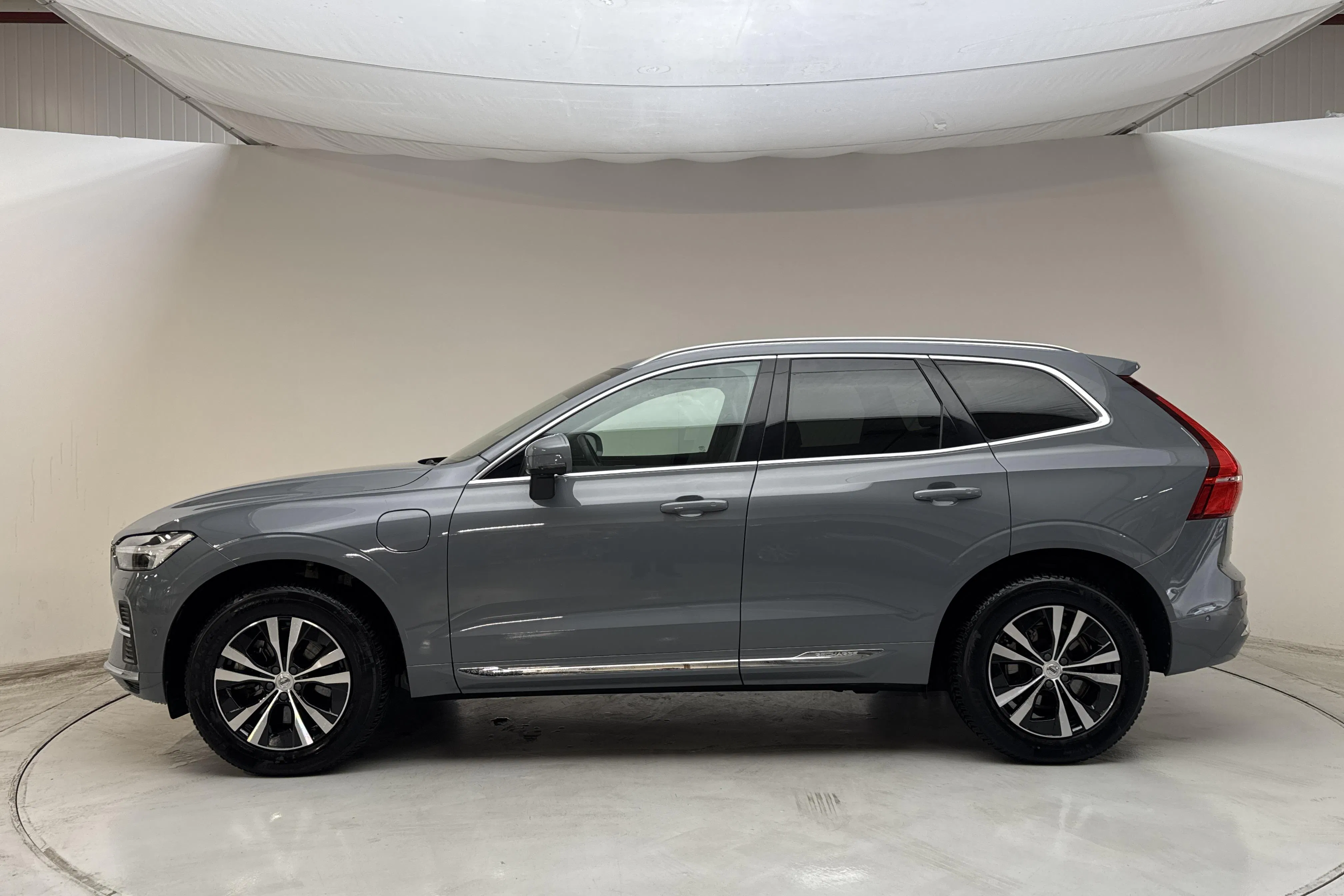 Presentationsfoto 2 av 19: Volvo XC60 T6 AWD Recharge (350hk) - 3 704 mil - Automat - grå - 2024