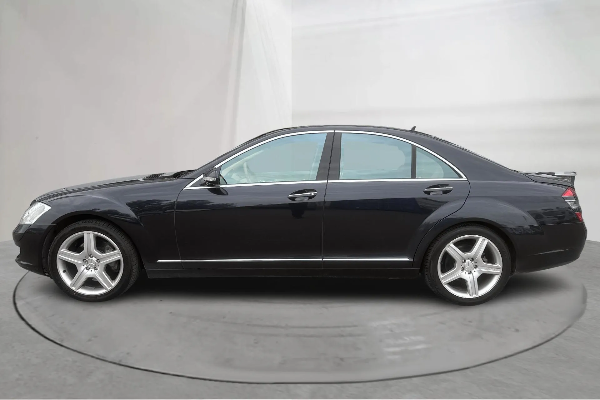 Præsentationsfoto 2 af 23: Mercedes S 420 CDI W221 (320hk) - 191 300 kilometer - Salgsautomat - Sort - 2009