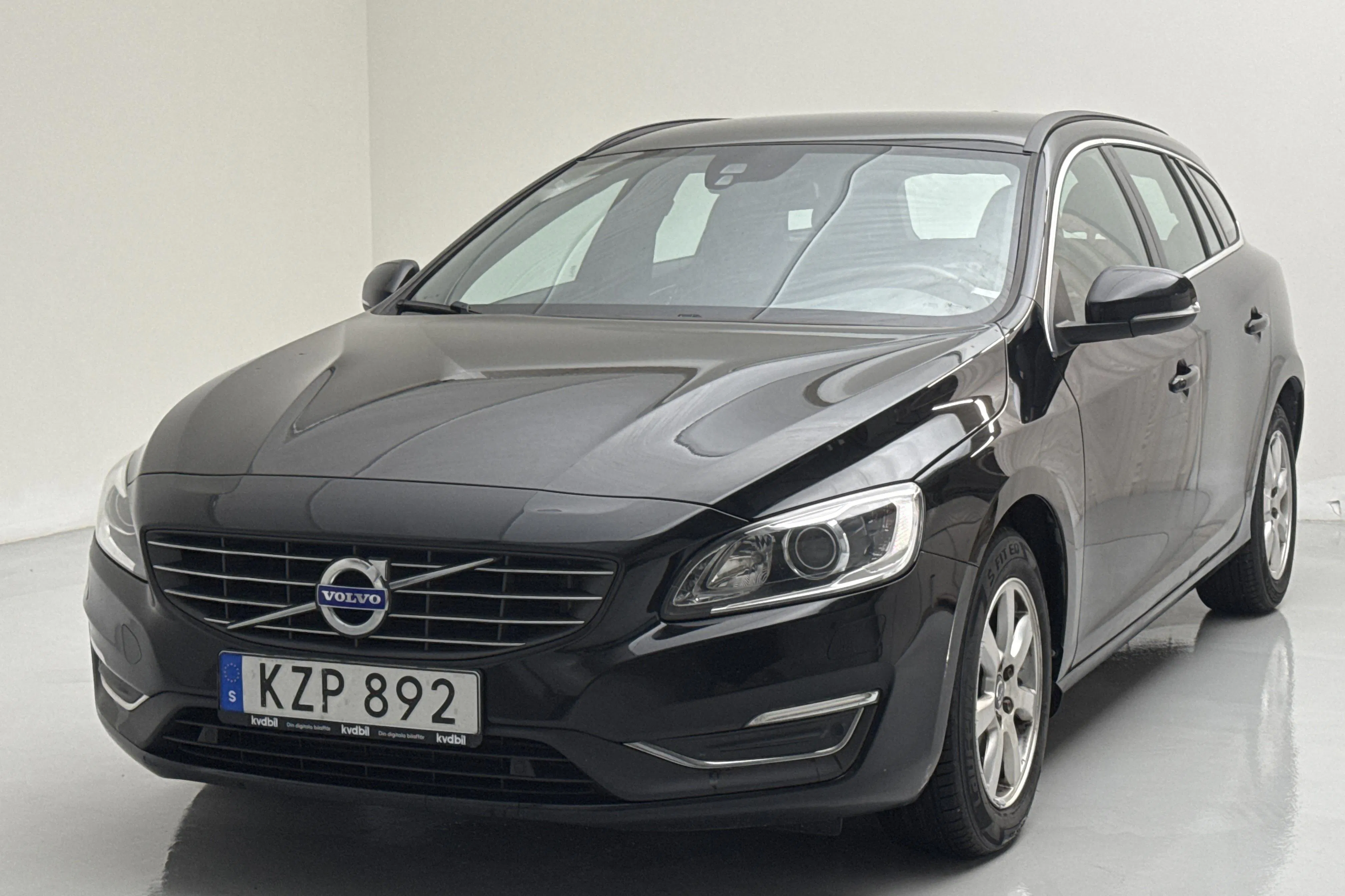 Presentation photo 1 of 15: Volvo V60 D3 (150hk) - 187 690 km - Manual - black - 2016