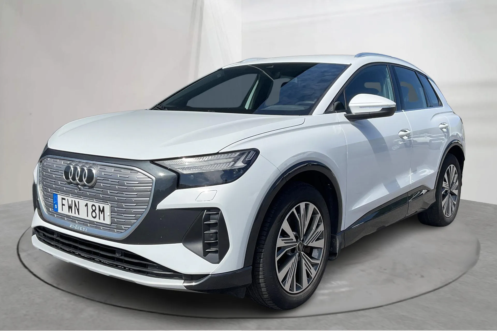 Presentation photo 1 of 21: Audi Q4 40 e-tron 77kWh (204hk) - 103 280 km - Automatic - white - 2023