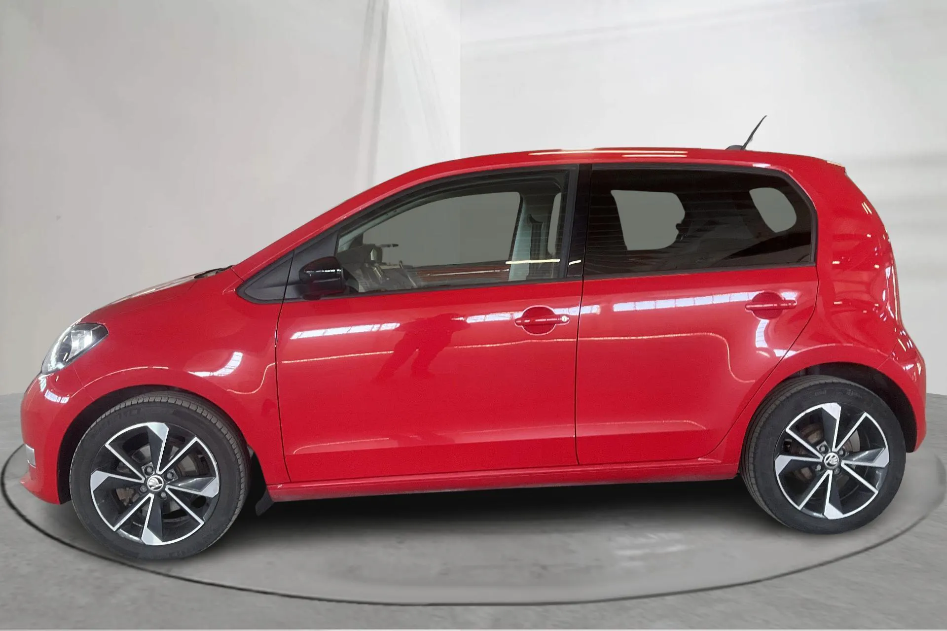 Presentationsfoto 2 av 15: Skoda CITIGOe iV 36,8kWh (83hk) - 9 833 mil - Automat - röd - 2021
