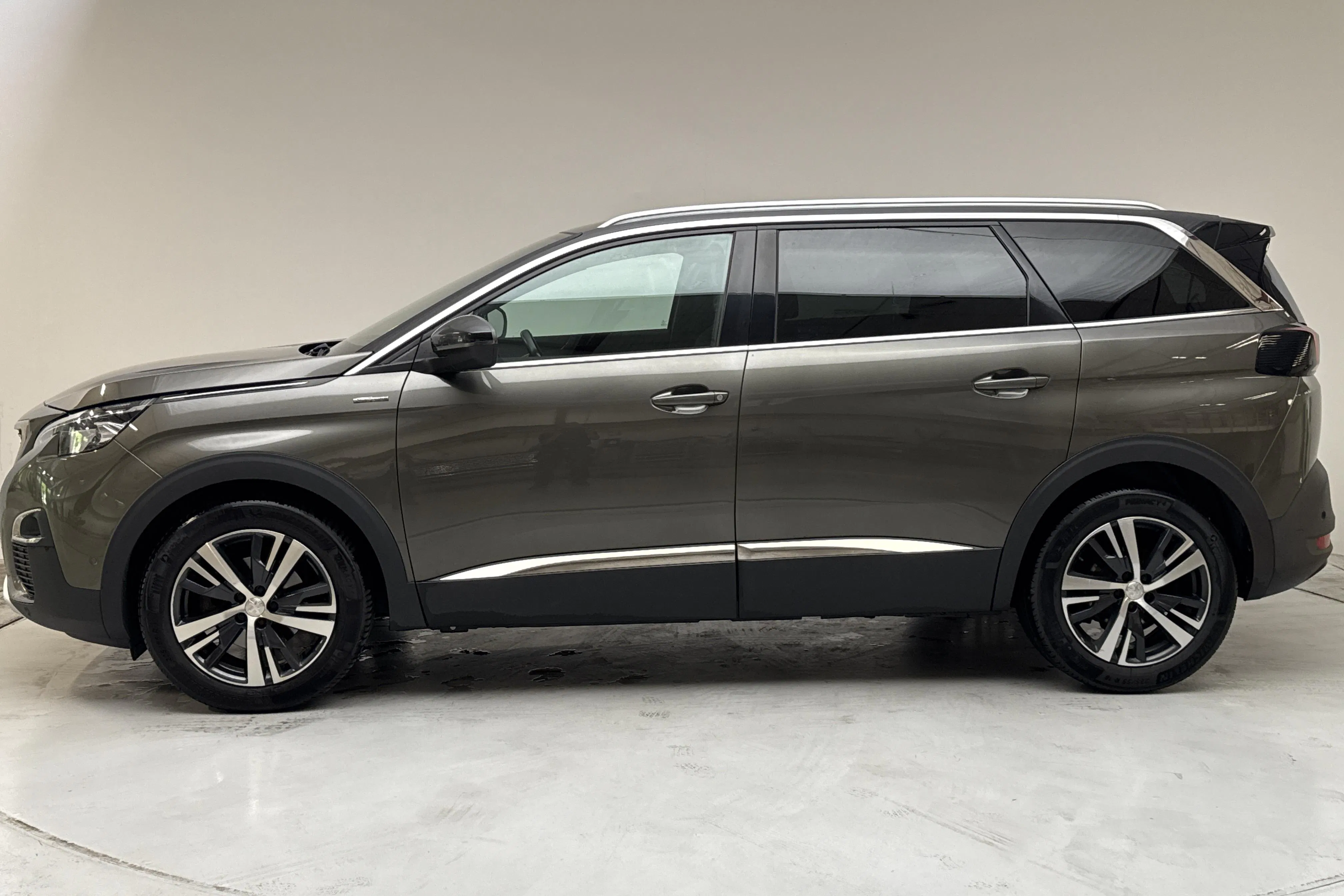 Presentation photo 2 of 14: Peugeot 5008 1.2 PureTech (130hk) - 152 340 km - Automatic - gray - 2019