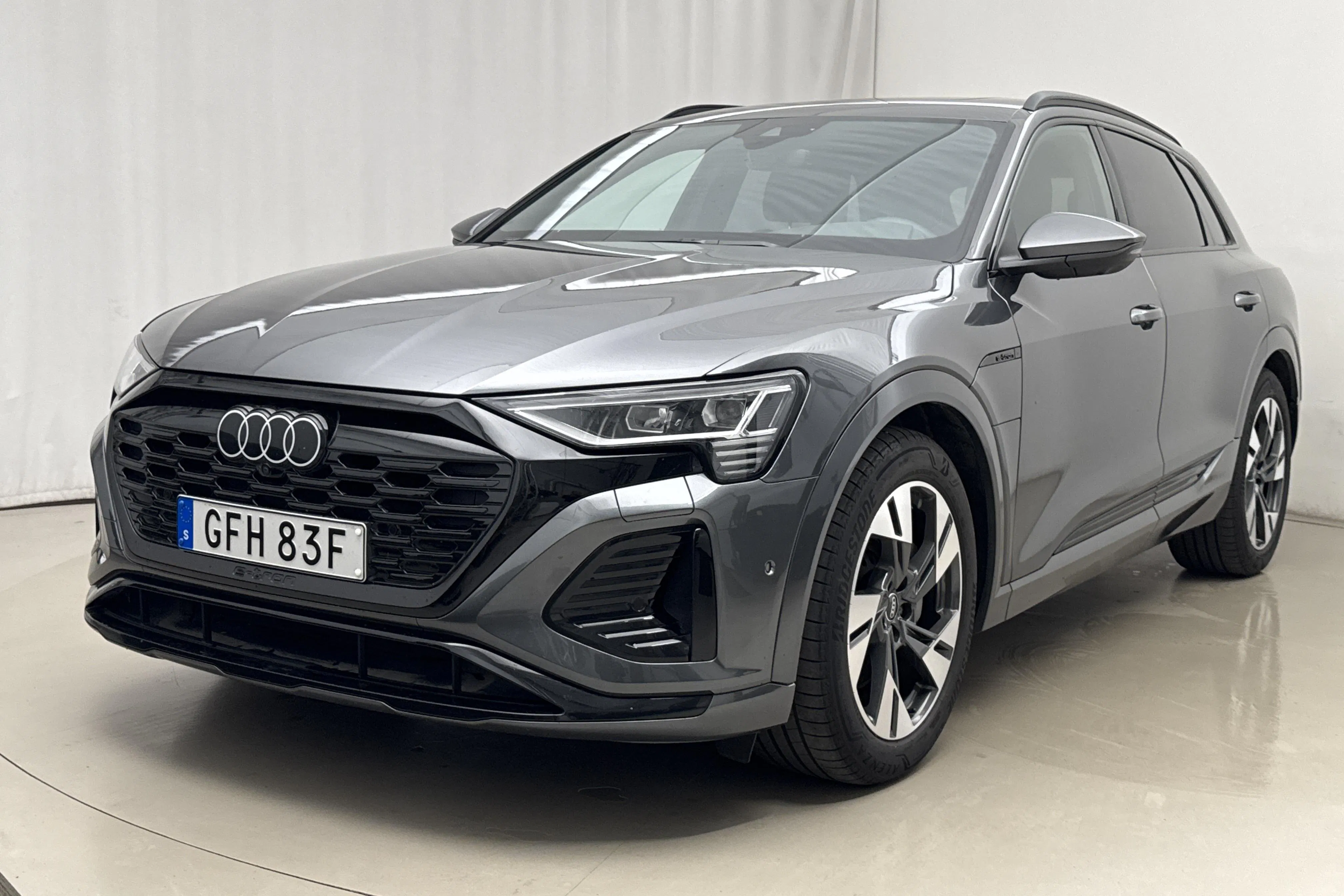 Presentation photo 1 of 26: Audi Q8 55 e-tron quattro (408hk) - 48 930 km - Automatic - gray - 2024