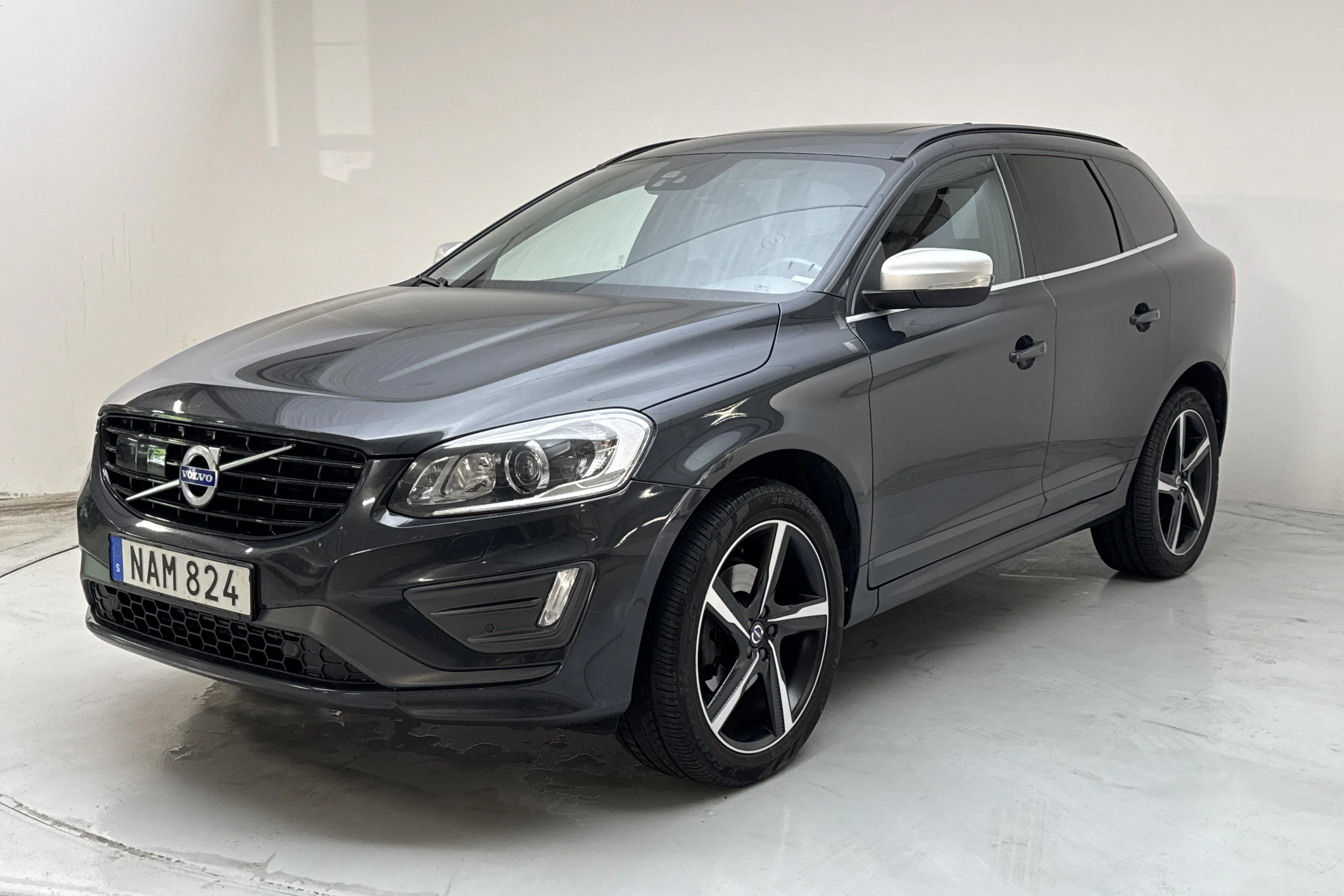 Presentationsfoto 1 av 17: Volvo XC60 D4 AWD (190hk) - 16 258 mil - Automat - grå - 2016
