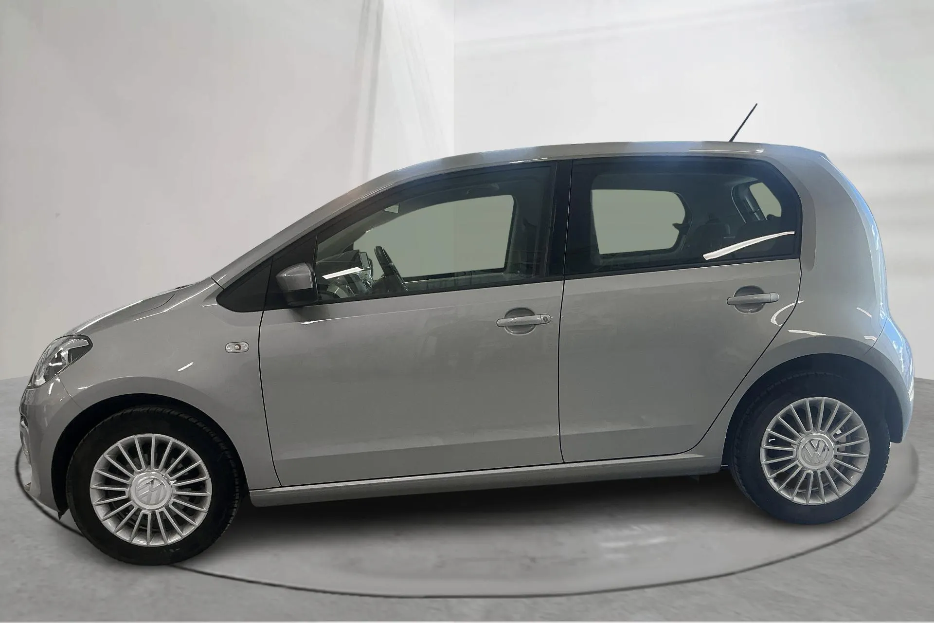 Presentationsfoto 2 av 14: VW up! 1.0 5dr (75hk) - 4 744 mil - Manuell - silver - 2016