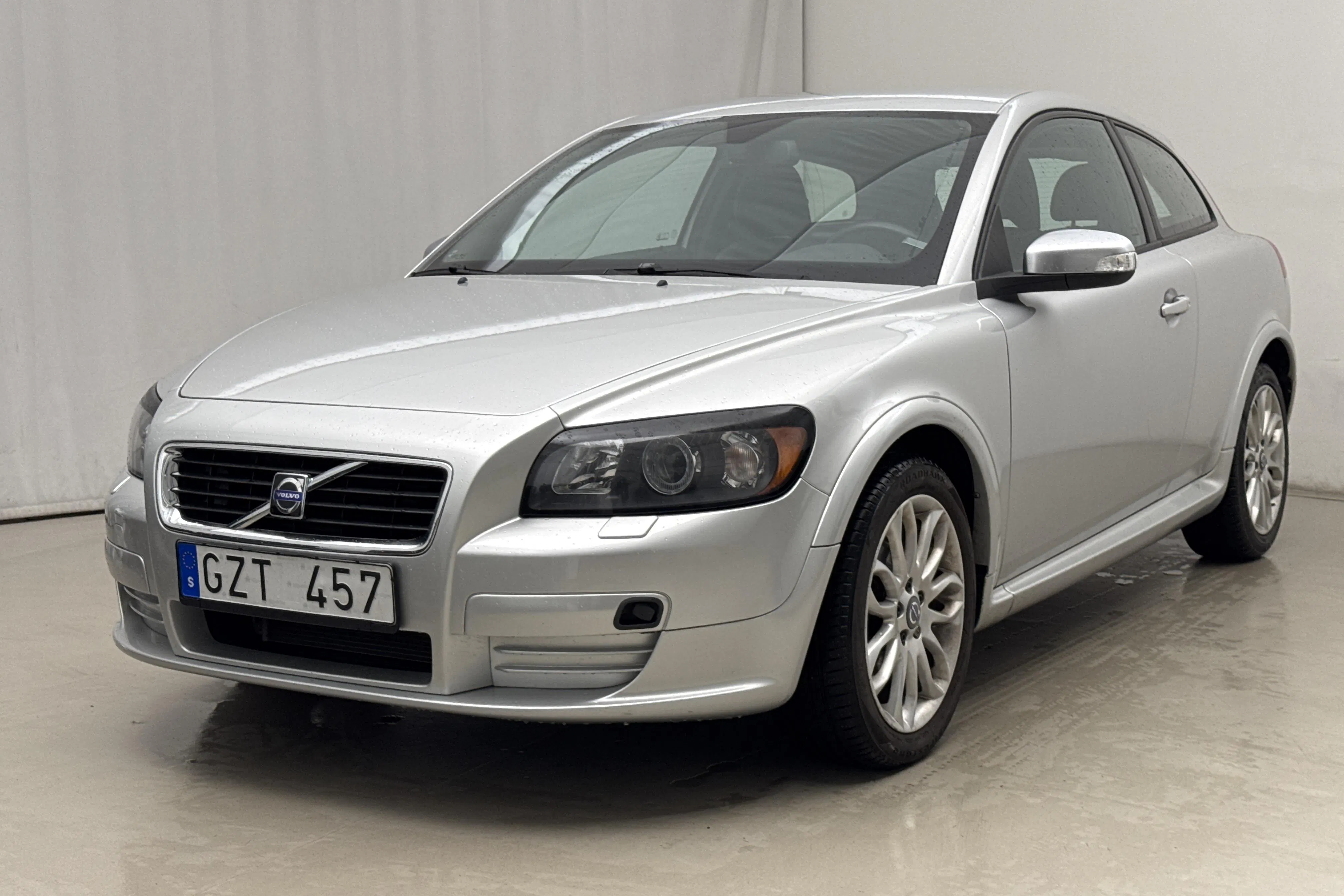 Presentation photo 1 of 15: Volvo C30 1.8 Flexifuel (125hk) - 150 940 km - Manual - light grey - 2008