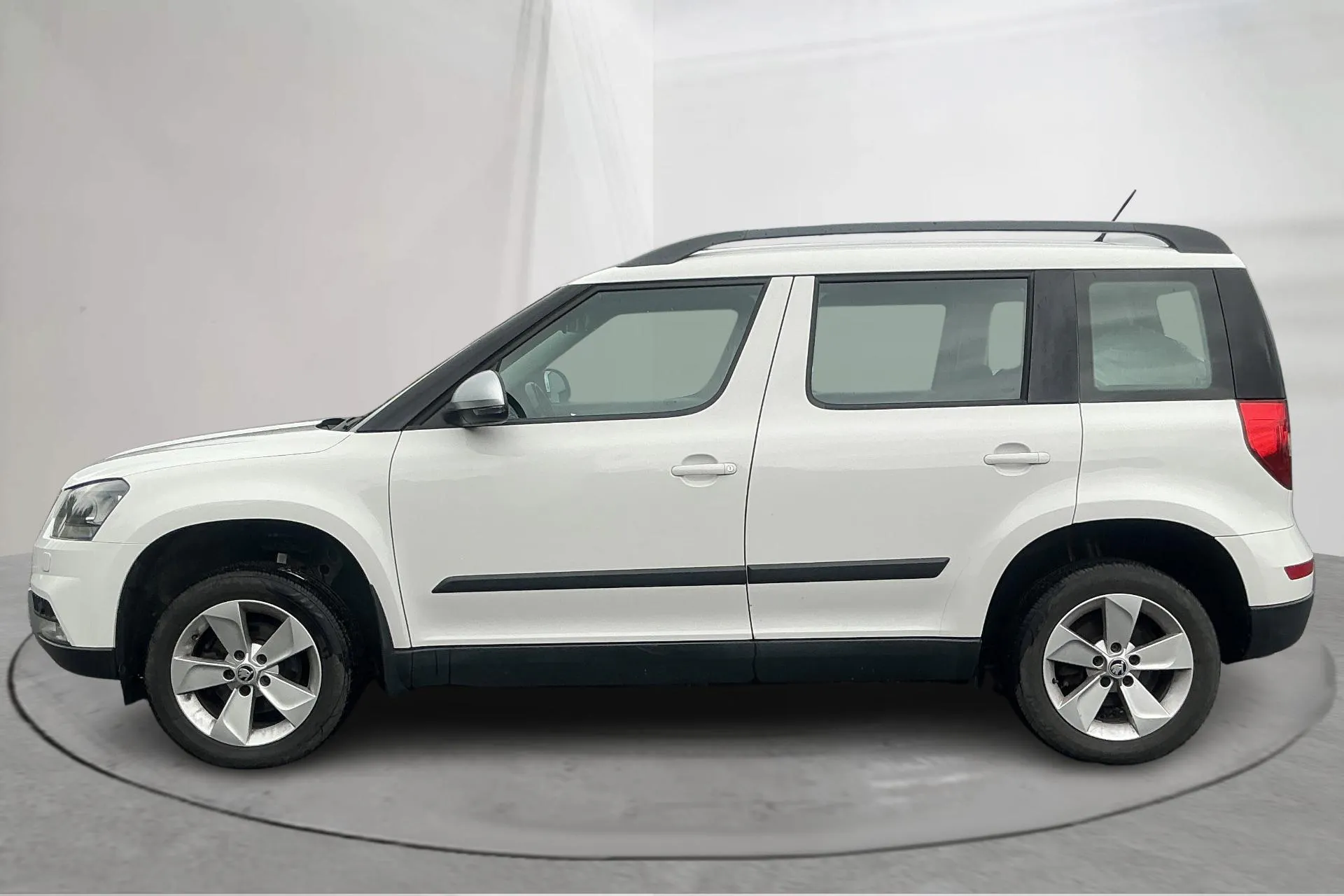 Presentation photo 2 of 14: Skoda Yeti 2.0 TDI 4X4 (110hk) - 101 400 km - Manual - white - 2014