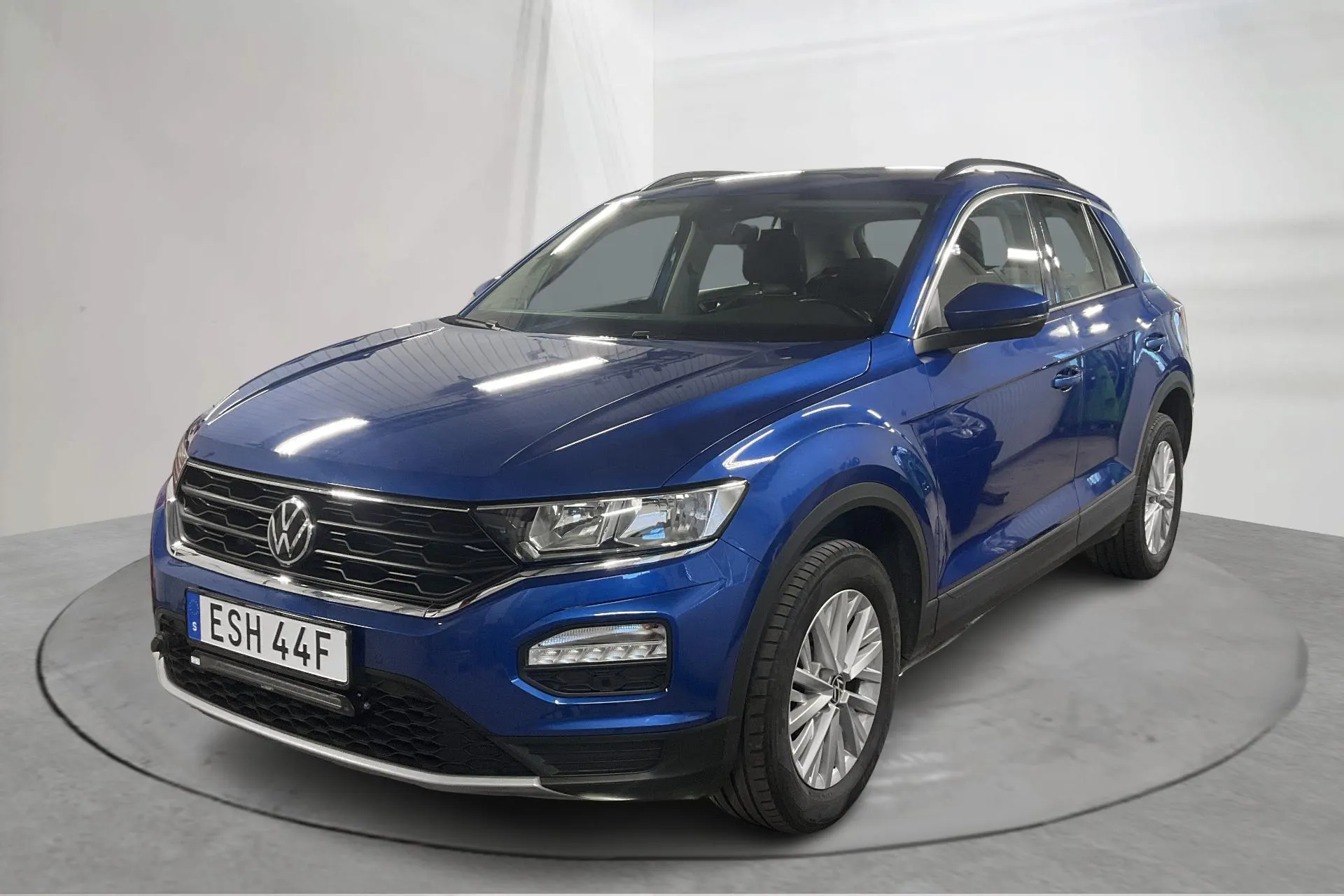 Presentationsfoto 1 av 14: VW T-Roc 2.0 TDI 4MOTION (150hk) - 13 152 mil - Automat - blå - 2021