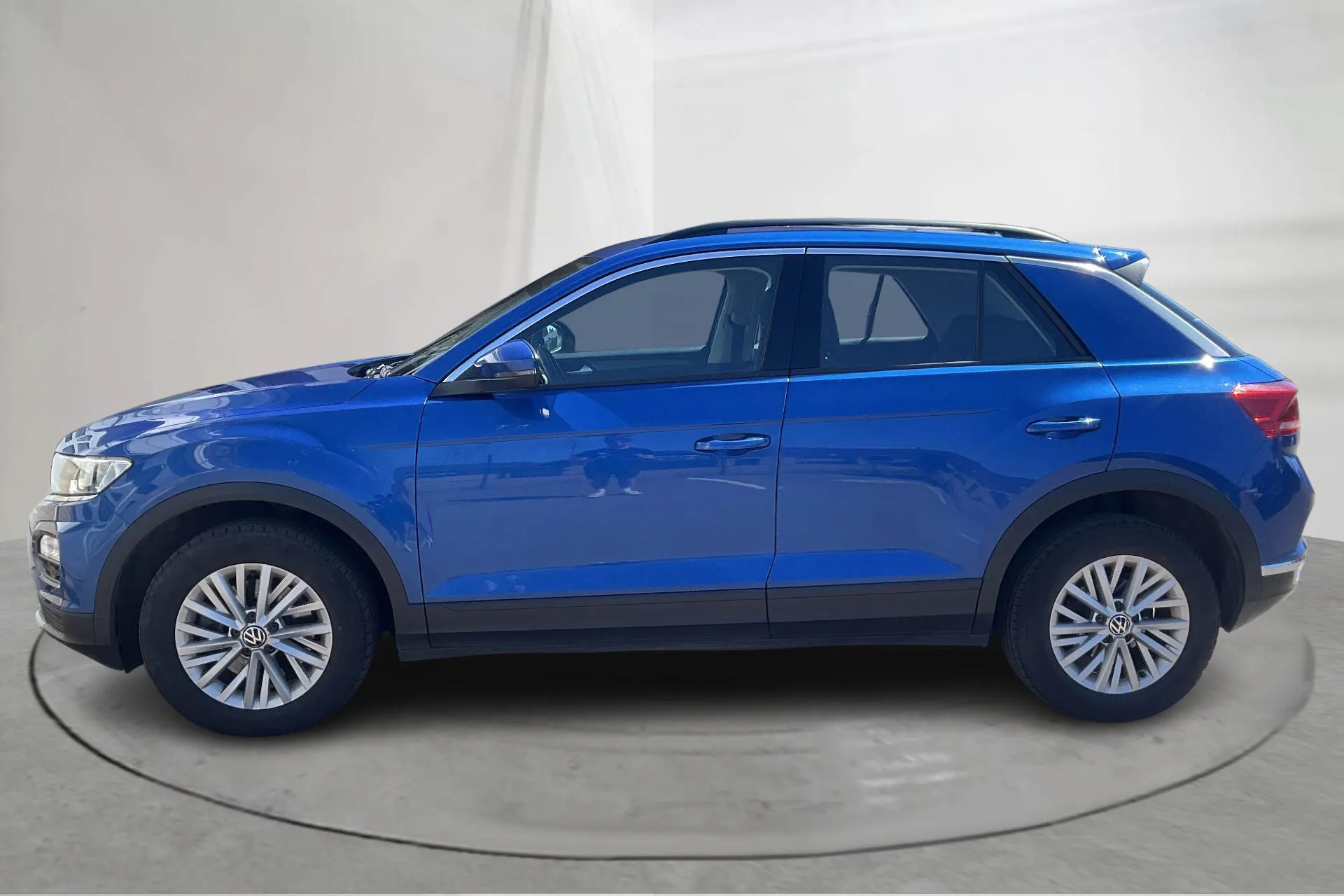 Presentationsfoto 2 av 14: VW T-Roc 2.0 TDI 4MOTION (150hk) - 13 152 mil - Automat - blå - 2021