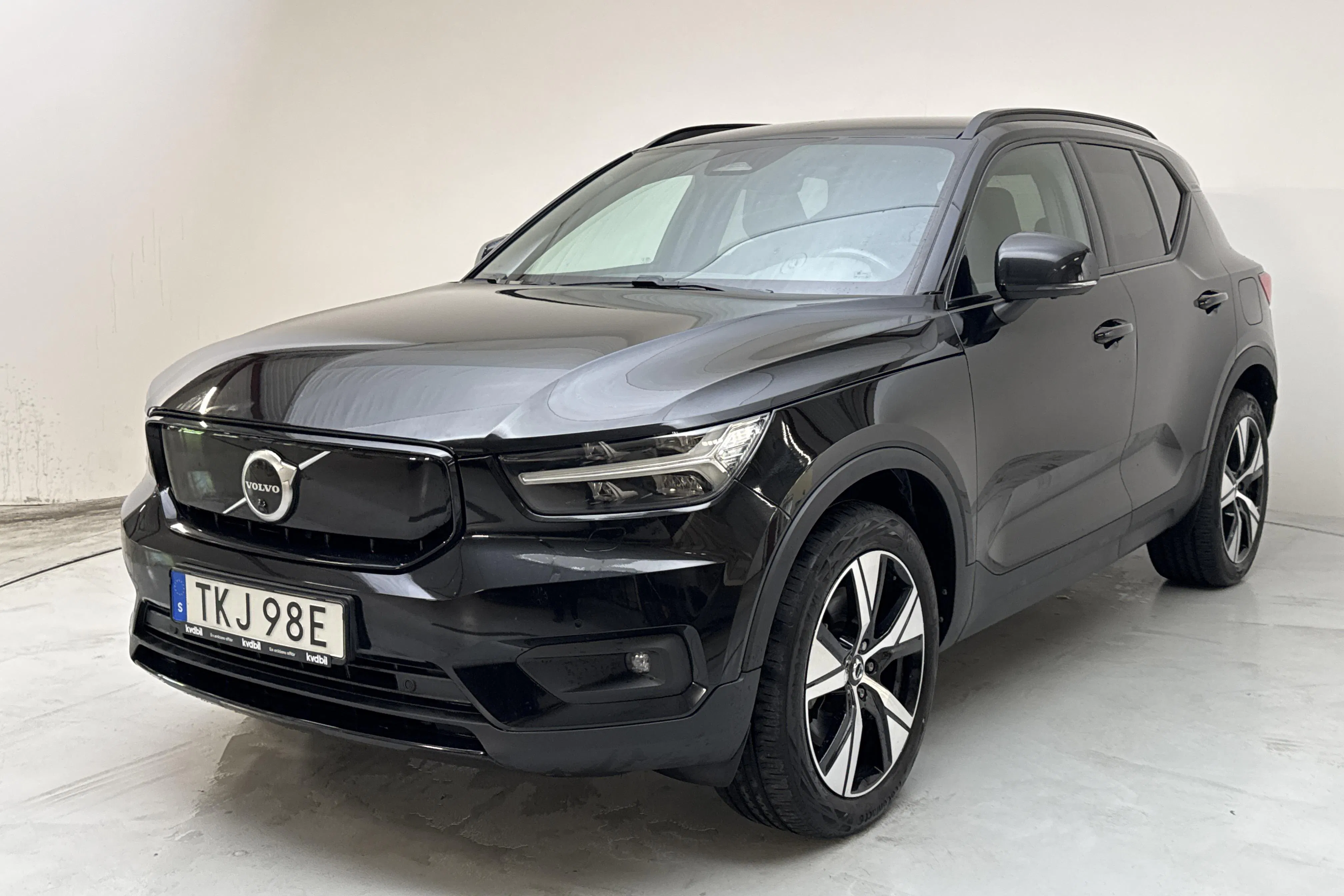 Presentationsfoto 1 av 18: Volvo XC40 P8 Recharge Twin AWD (408hk) - 15 094 mil - Automat - svart - 2021