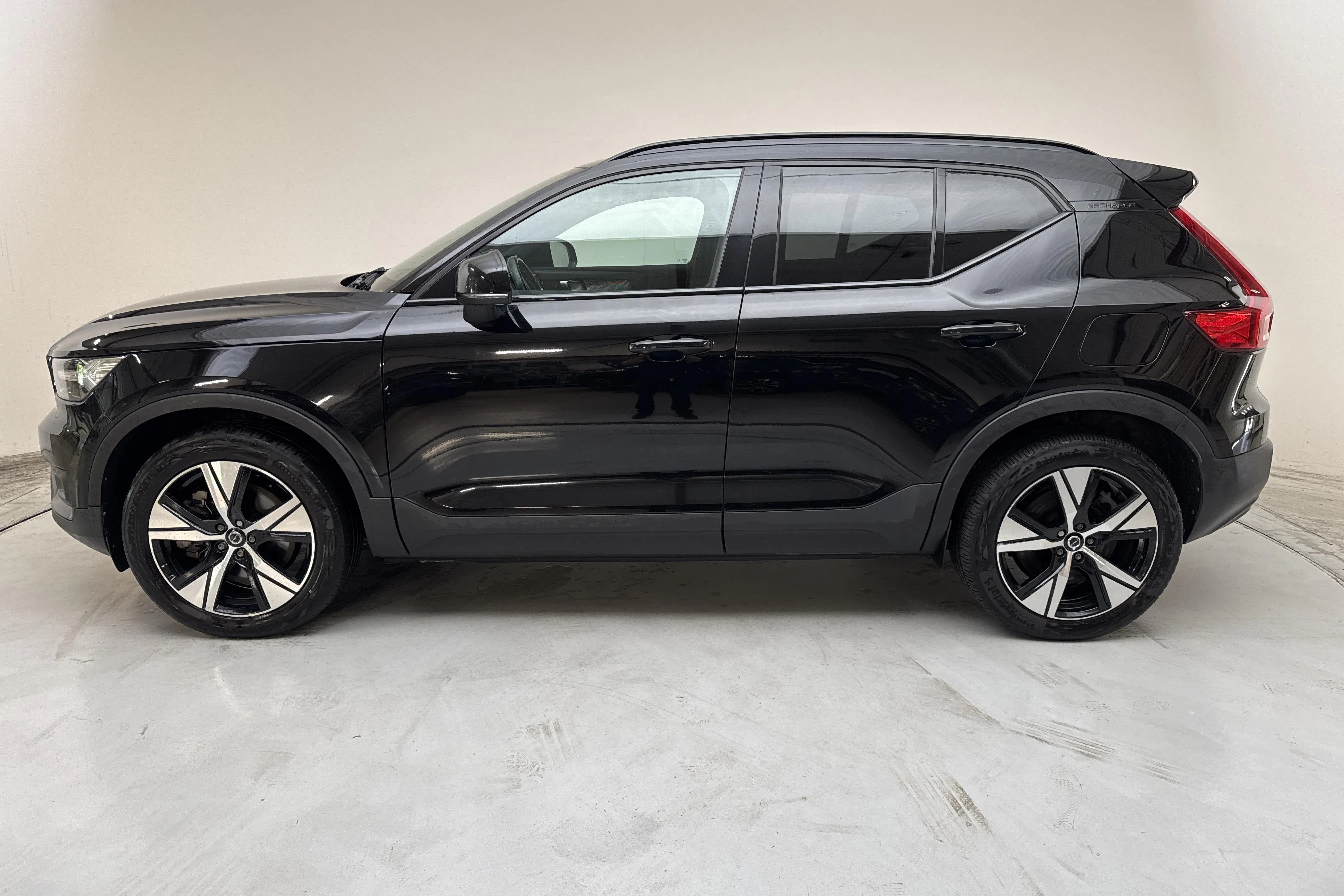 Presentationsfoto 2 av 18: Volvo XC40 P8 Recharge Twin AWD (408hk) - 15 094 mil - Automat - svart - 2021