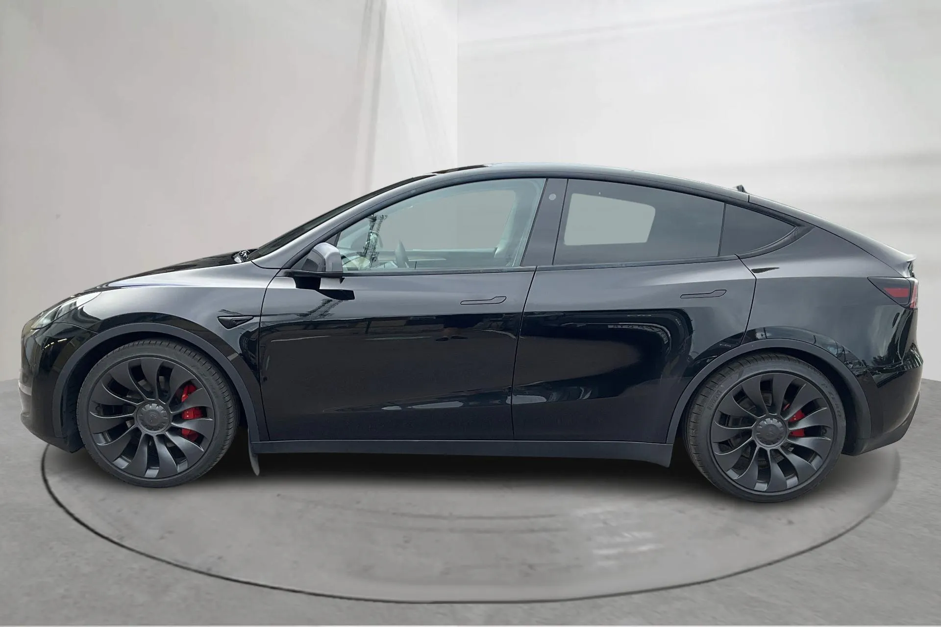 Presentationsfoto 2 av 23: Tesla Model Y Performance Dual Motor AWD - 11 050 mil - Automat - svart - 2023