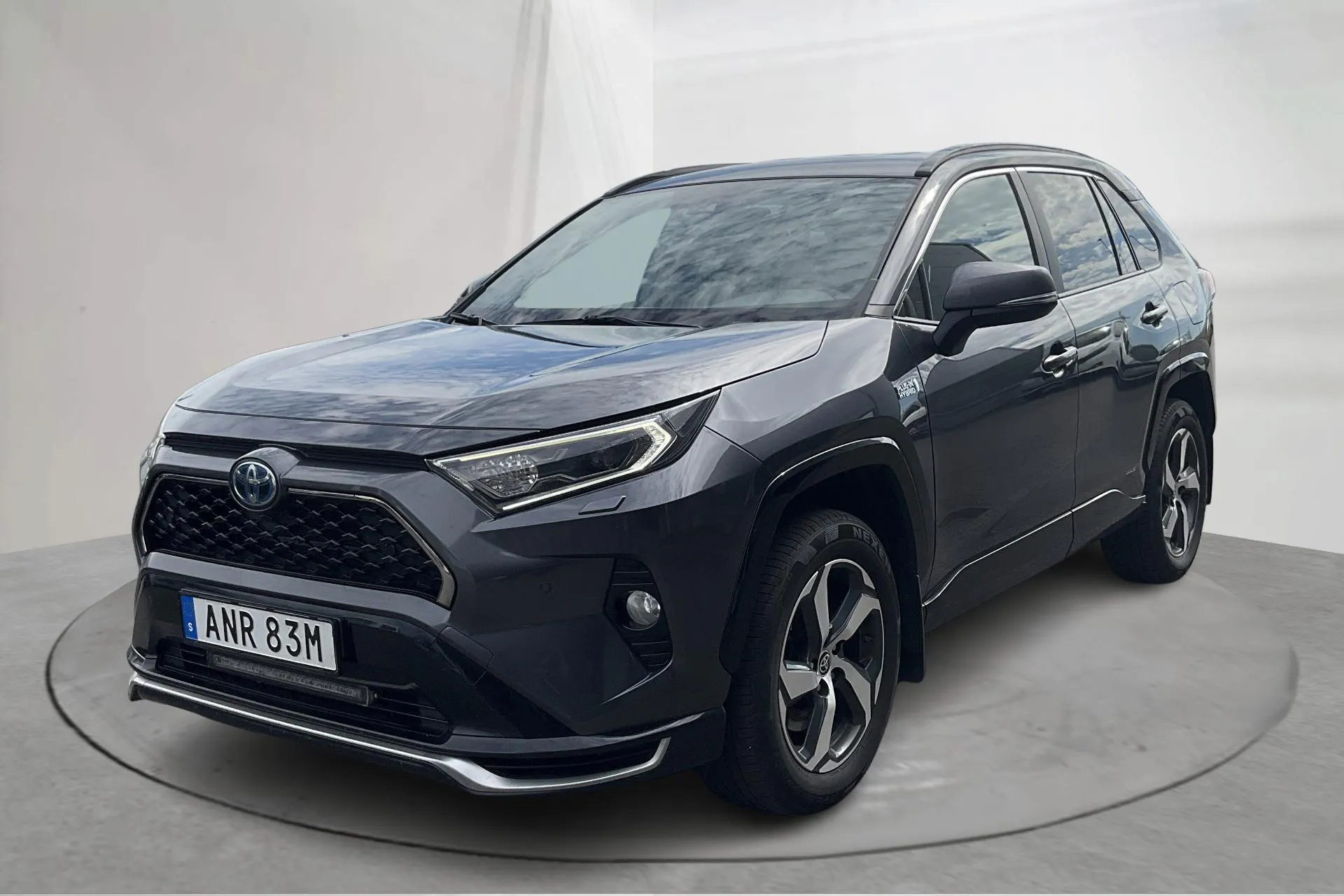 Presentationsfoto 1 av 18: Toyota RAV4 2.5 Plug-in Hybrid AWDi (306hk) - 20 299 mil - Automat - Mörkgrå - 2021