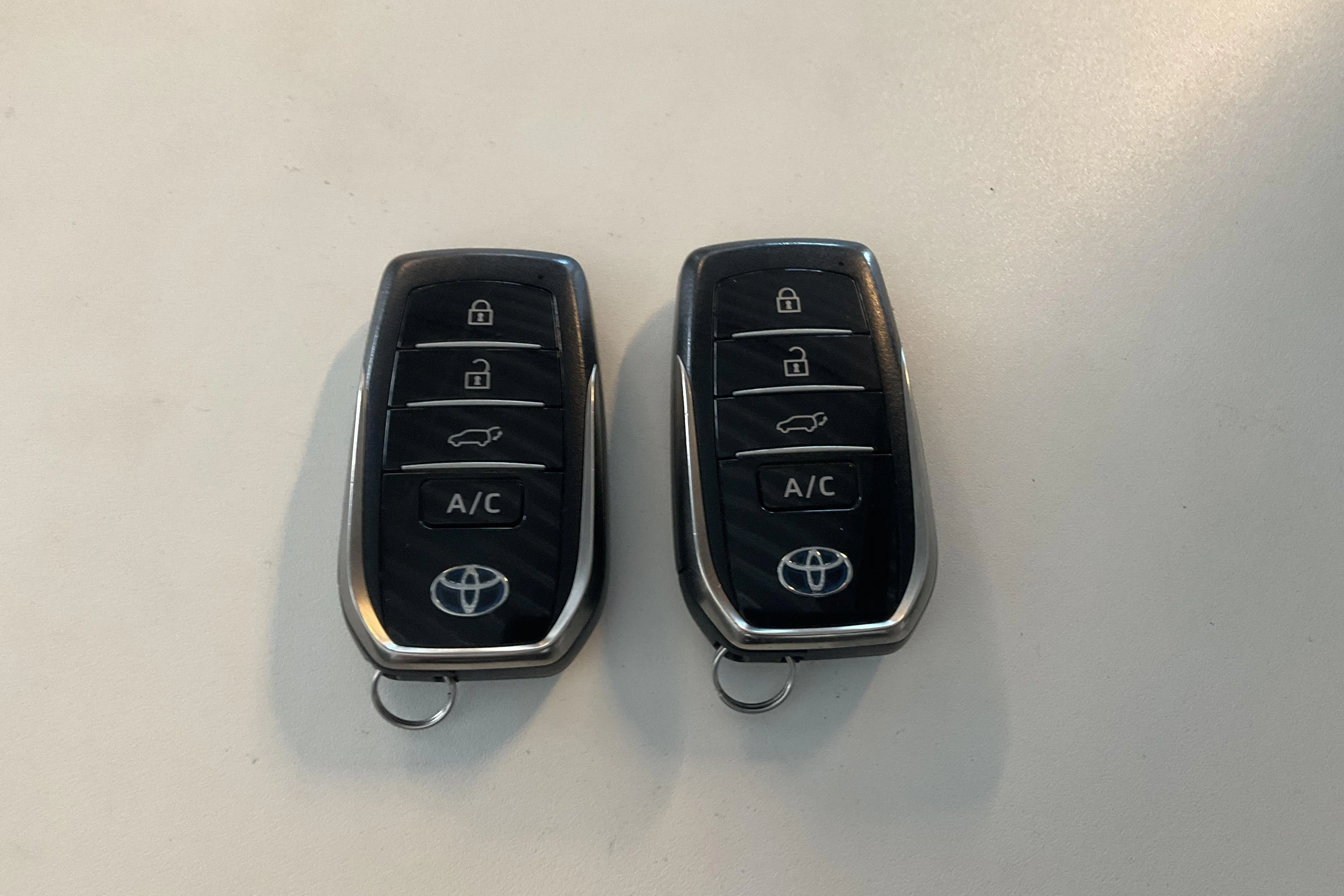 Presentationsfoto 18 av 18: Toyota RAV4 2.5 Plug-in Hybrid AWDi (306hk) - 20 299 mil - Automat - Mörkgrå - 2021
