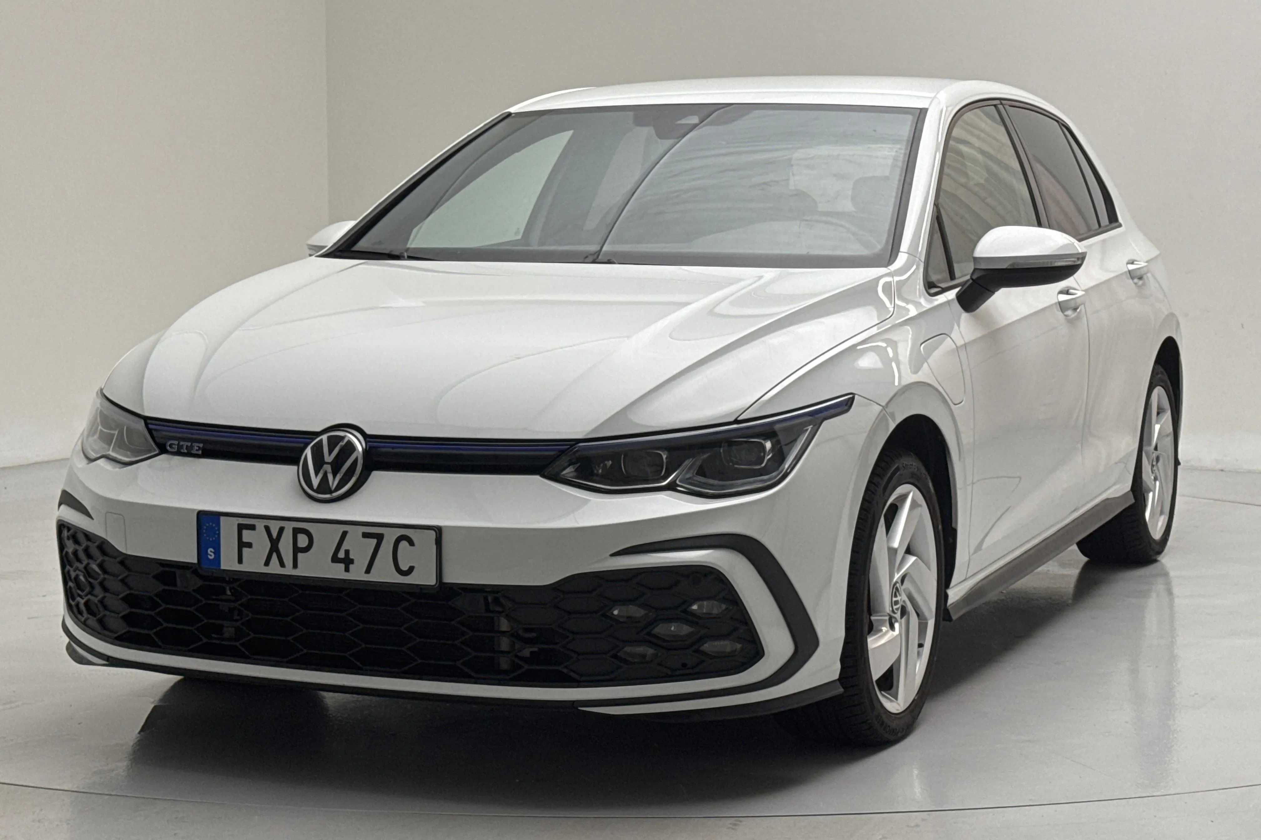 Presentation photo 1 of 16: VW Golf VIII 1.4 GTE 5dr (245hk) - 38 200 km - Automatic - white - 2021