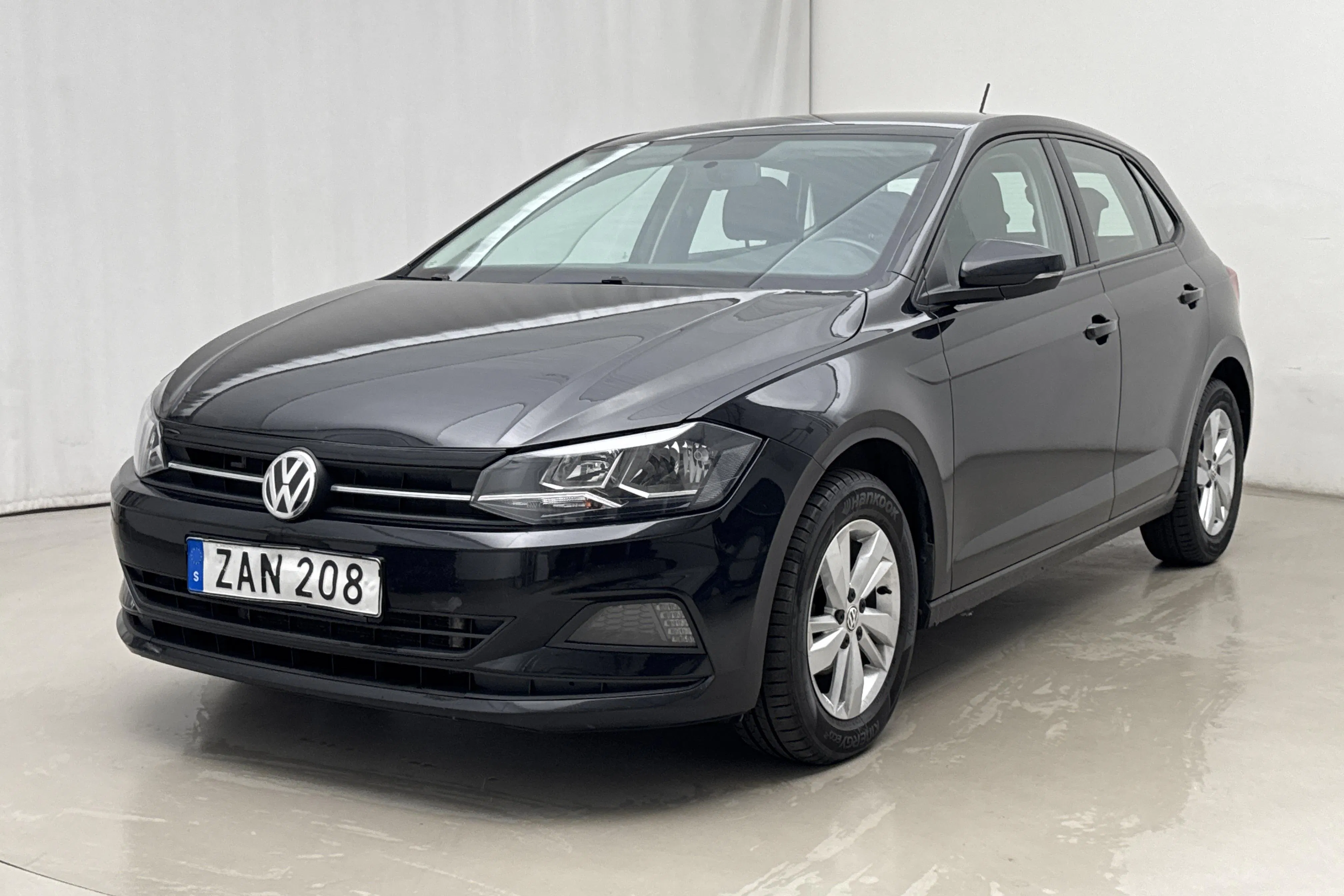 Presentationsfoto 1 av 16: VW Polo 1.0 TSI 5dr (95hk) - 10 465 mil - Automat - svart - 2020
