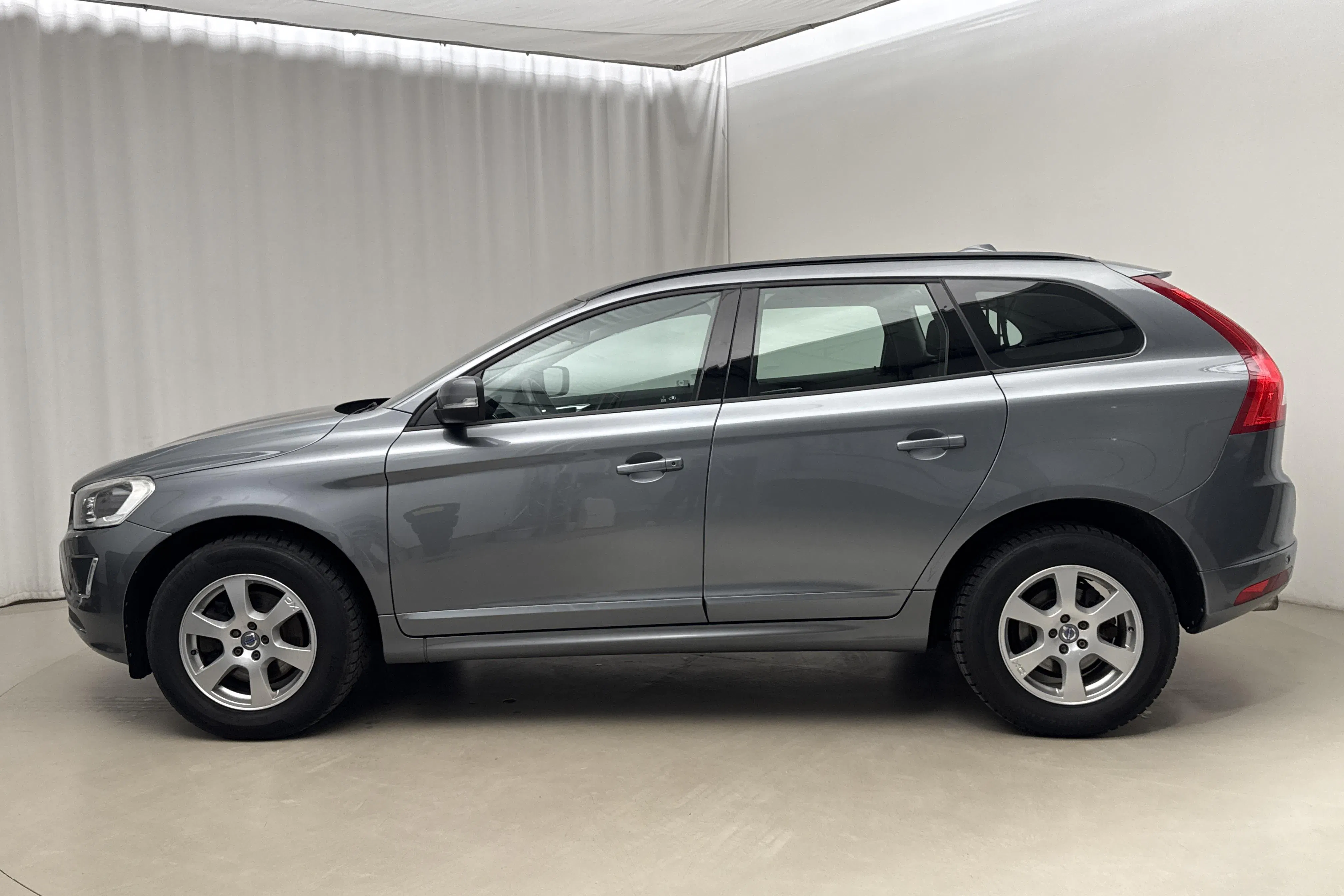 Esittelykuva 2 osoitteesta 14: Volvo XC60 D3 2WD (150hk) - 206 160 km - Manuaalinen - harmaa - 2017