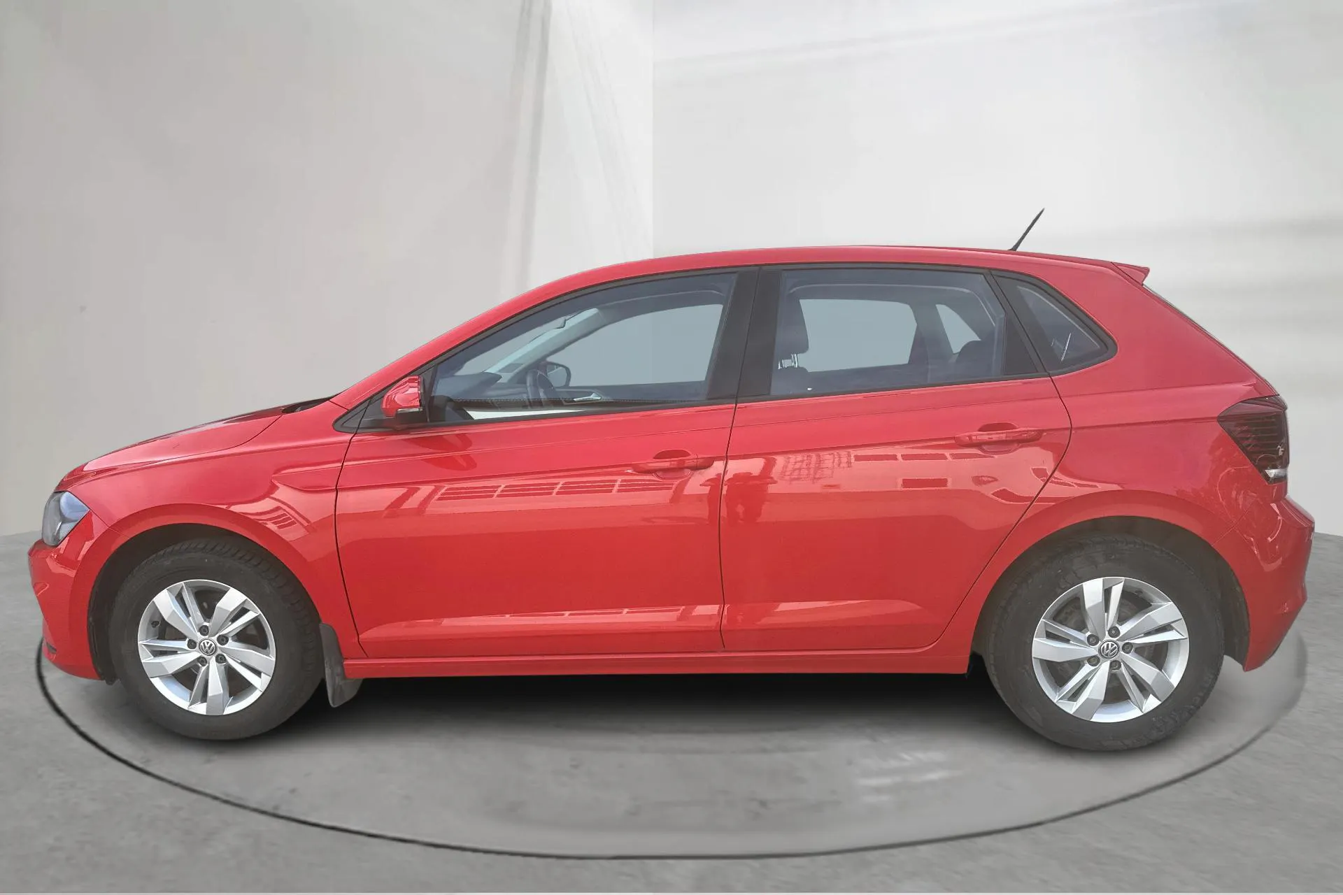 Presentation photo 2 of 14: VW Polo 1.0 TSI 5dr (95hk) - 40 250 km - Automatic - red - 2019