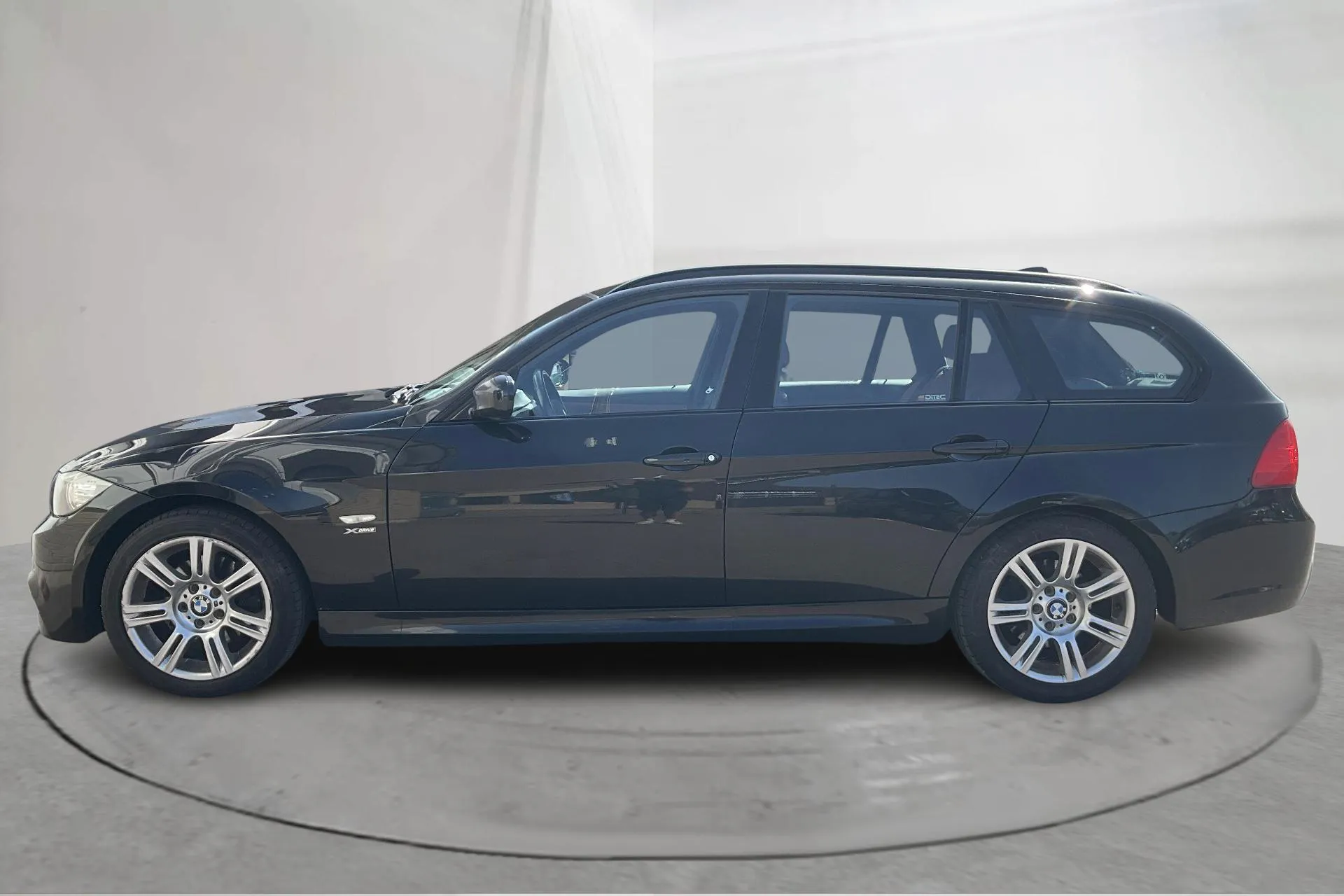 Presentationsfoto 2 av 13: BMW 320d xDrive Touring, E91 (184hk) - 24 334 mil - Automat - svart - 2010