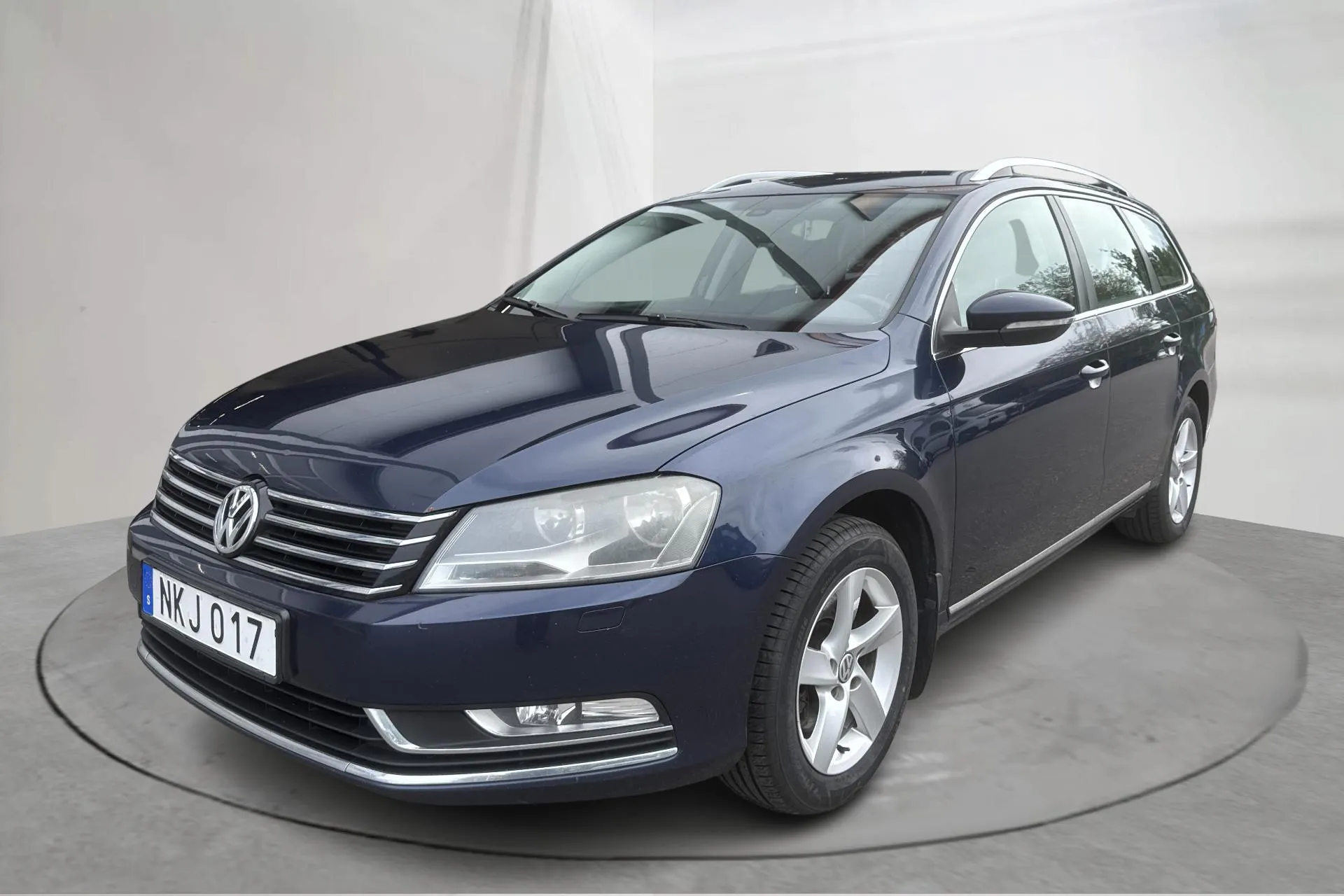 Presentationsfoto 1 av 14: VW Passat 1.4 TSI EcoFuel Variant (150hk) - 25 435 mil - Manuell - Mörkblå - 2013