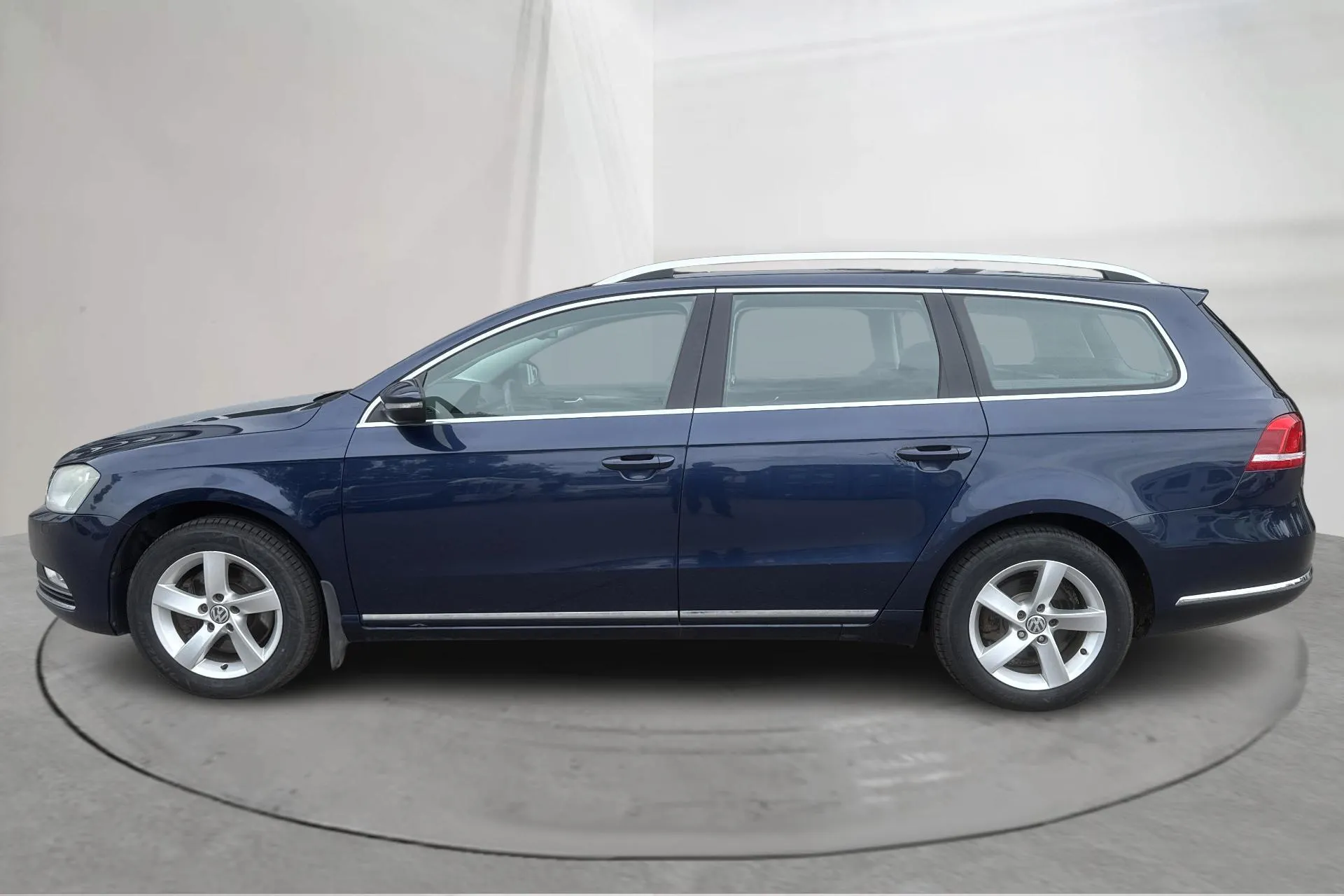 Presentationsfoto 2 av 14: VW Passat 1.4 TSI EcoFuel Variant (150hk) - 25 435 mil - Manuell - Mörkblå - 2013